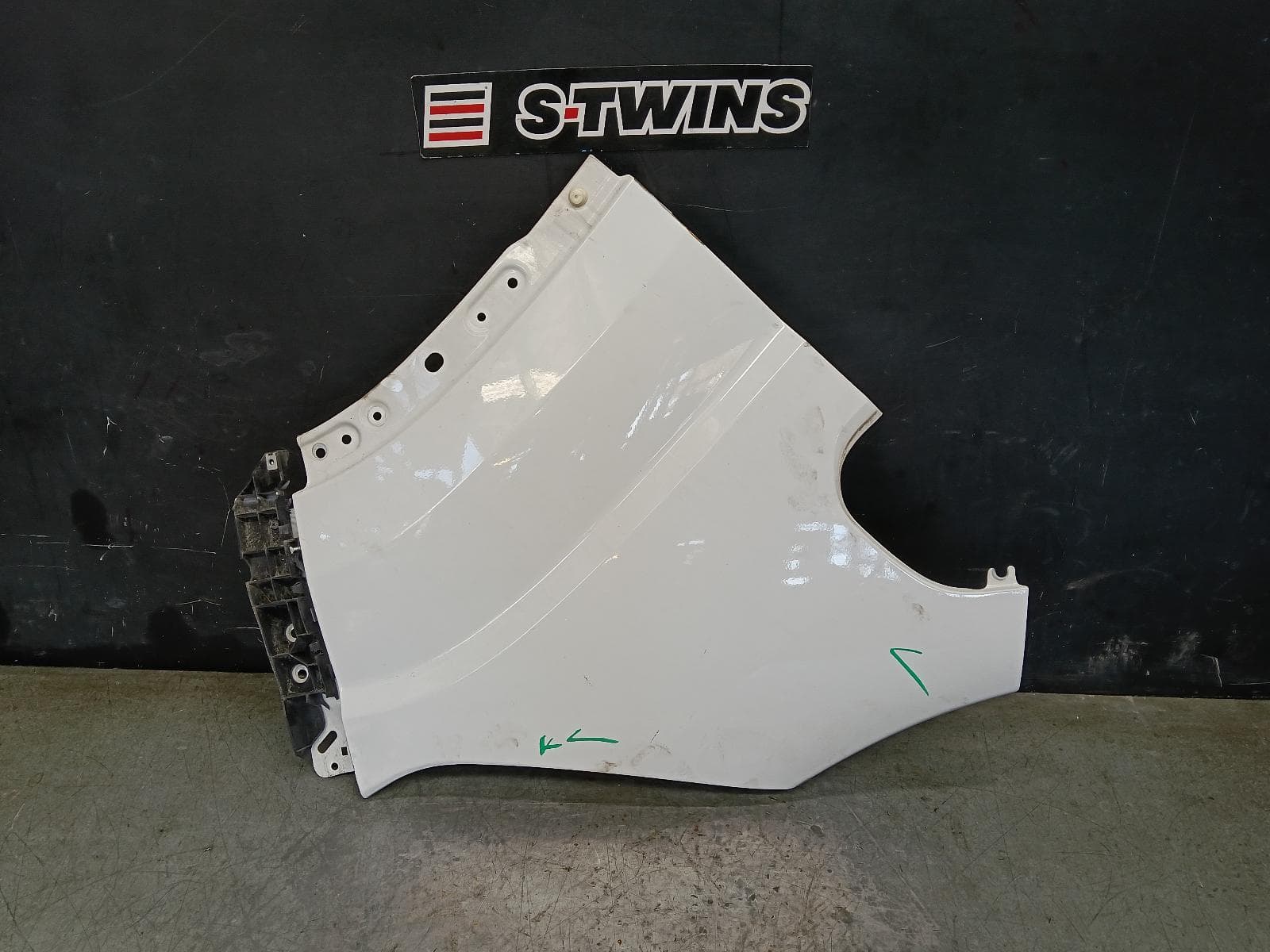 Used auto part listing image: 2022 LDV DELIVER 9 RIGHT GUARD 07/20- 0000413563