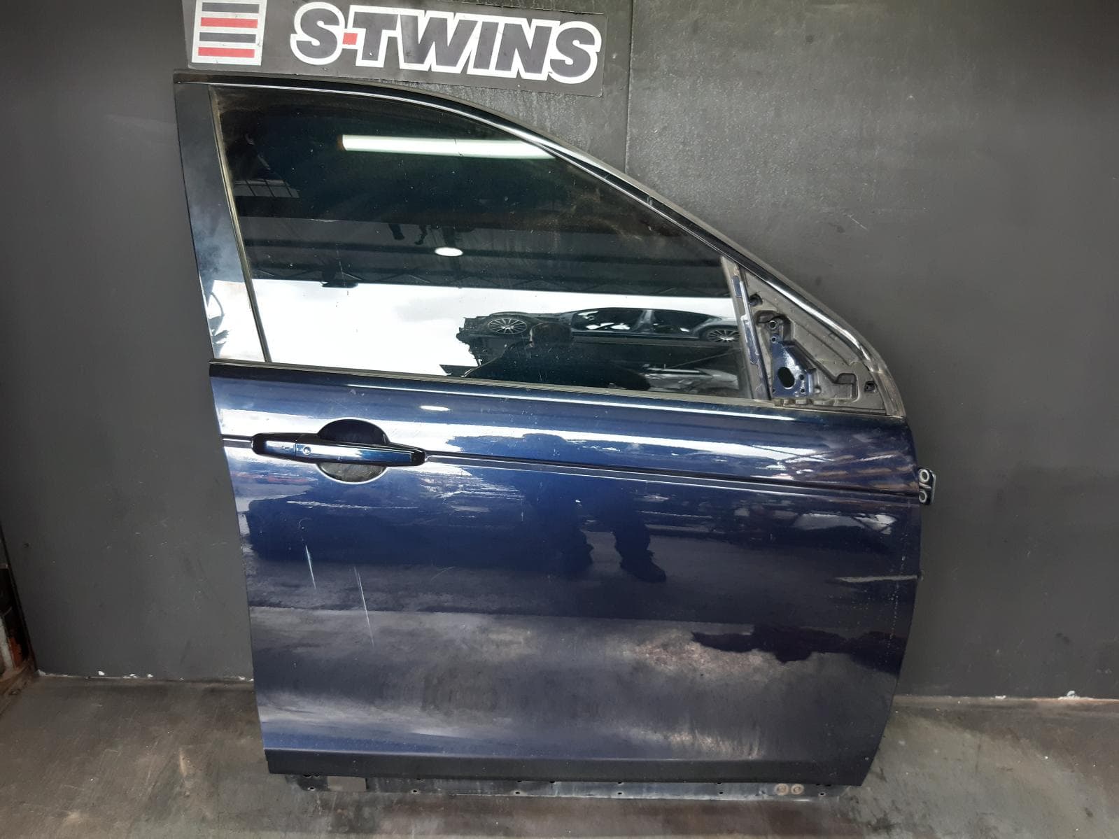 Used auto part listing image: 2017 LAND ROVER DISCOVERY SPORT RIGHT FRONT DOOR L550, 01/15- 0000372010