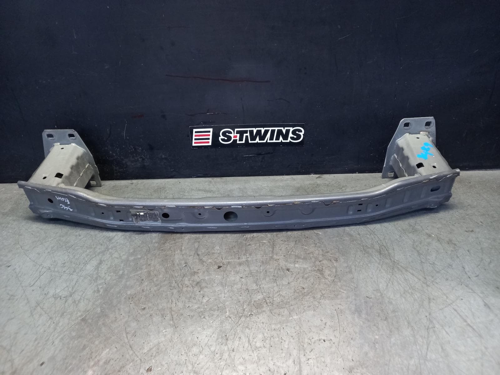 Used auto part listing image: 2017 LAND ROVER DISCOVERY SPORT F BAR REINFORC BRACK MAIN REINFORCEMENT, L550, 01/15-06/19 0000404741