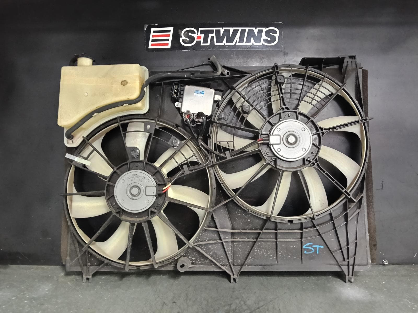 Used auto part listing image: 2019 TOYOTA KLUGER FAN RADIATOR FAN, GSU50/GSU55, 12/13-02/21 0000390084