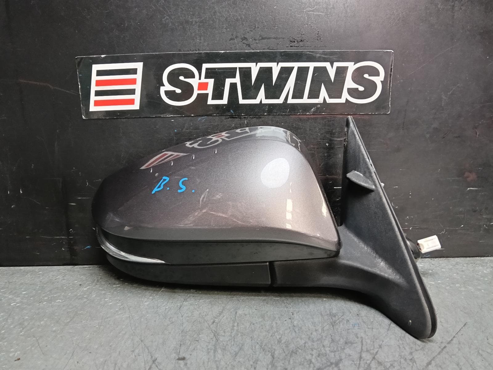 Used auto part listing image: 2019 TOYOTA KLUGER RIGHT DOOR MIRROR GSU50/GSU55, GX/GXL, NON HEATED, NON MEMORY FUNCTION & NON BLIND SPOT, 11/16-02/21 0000390098