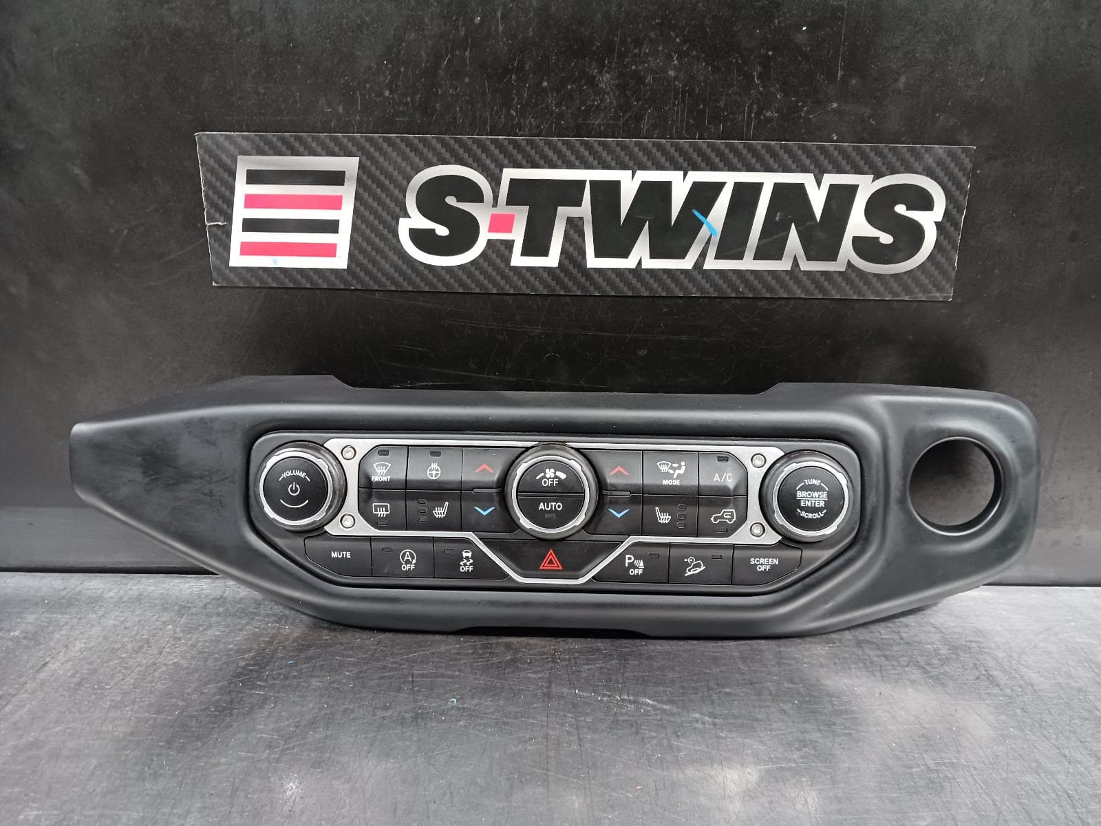 Used auto part listing image: 2019 JEEP WRANGLER HEATER AC CONTROLS JL, 08/18- 0000239393