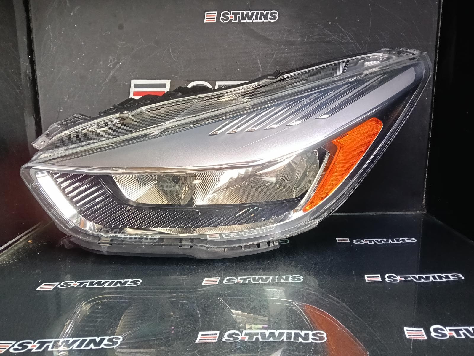 Used auto part listing image: 2017 FORD ESCAPE LEFT HEADLAMP ZG, AMBIENTE/TREND, HALOGEN TYPE, CLEAR SIDE MARKER TYPE, 09/16-05/20 0000386633