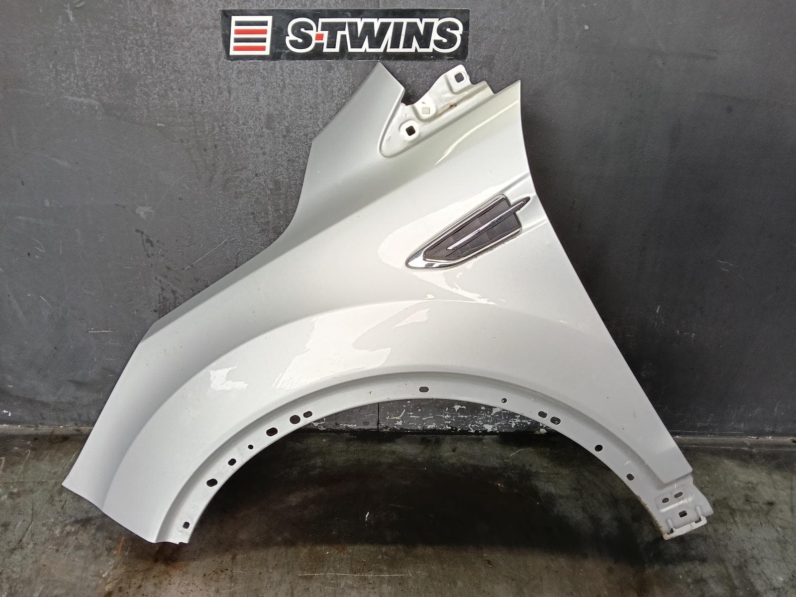 Used auto part listing image: 2017 FORD ESCAPE LEFT GUARD ZG, 09/16-05/20 0000386564