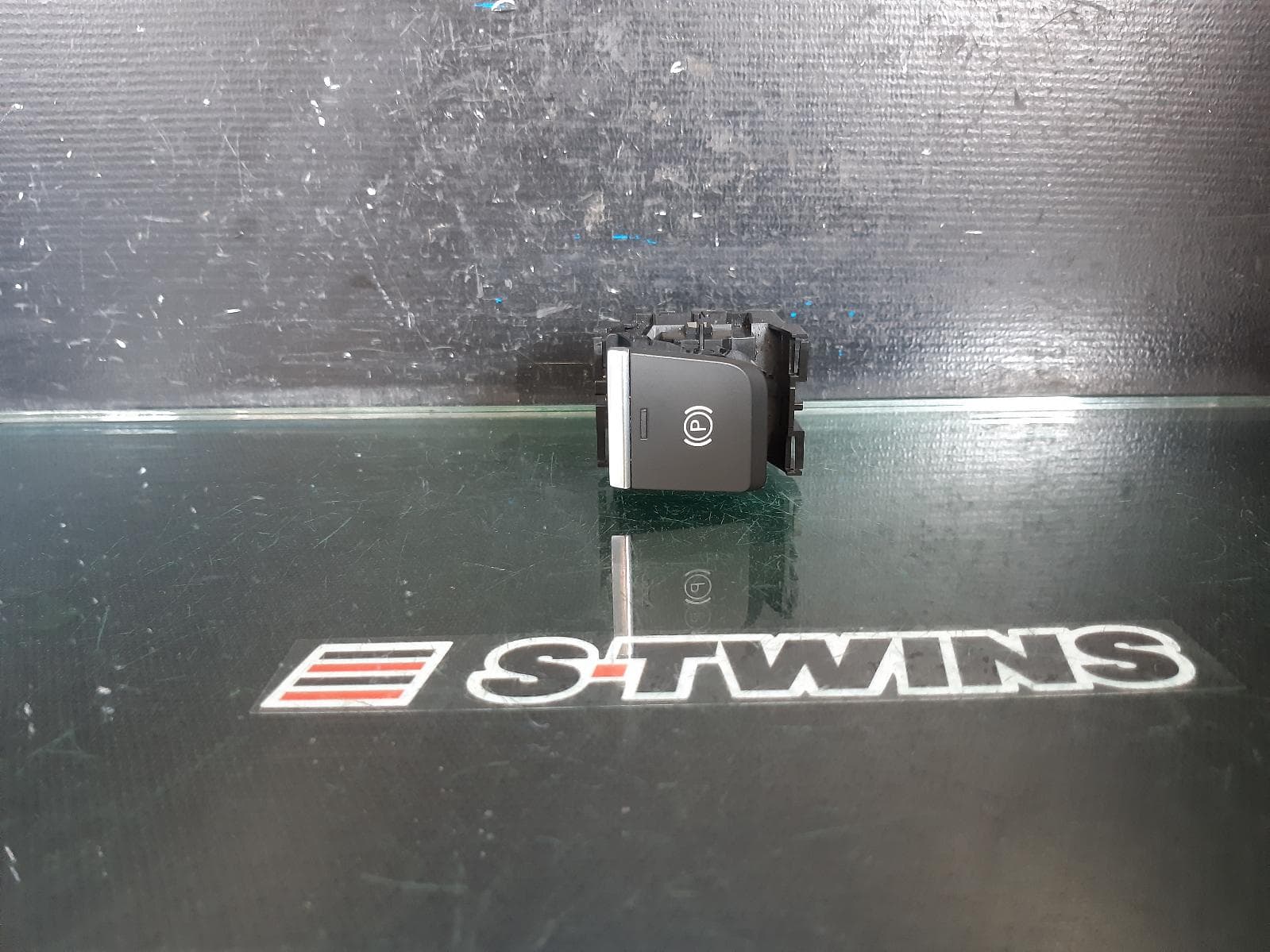 Used auto part listing image: 2019 AUDI Q5 ELECT PARK SWITCH, FY, 02/17- 0000197483