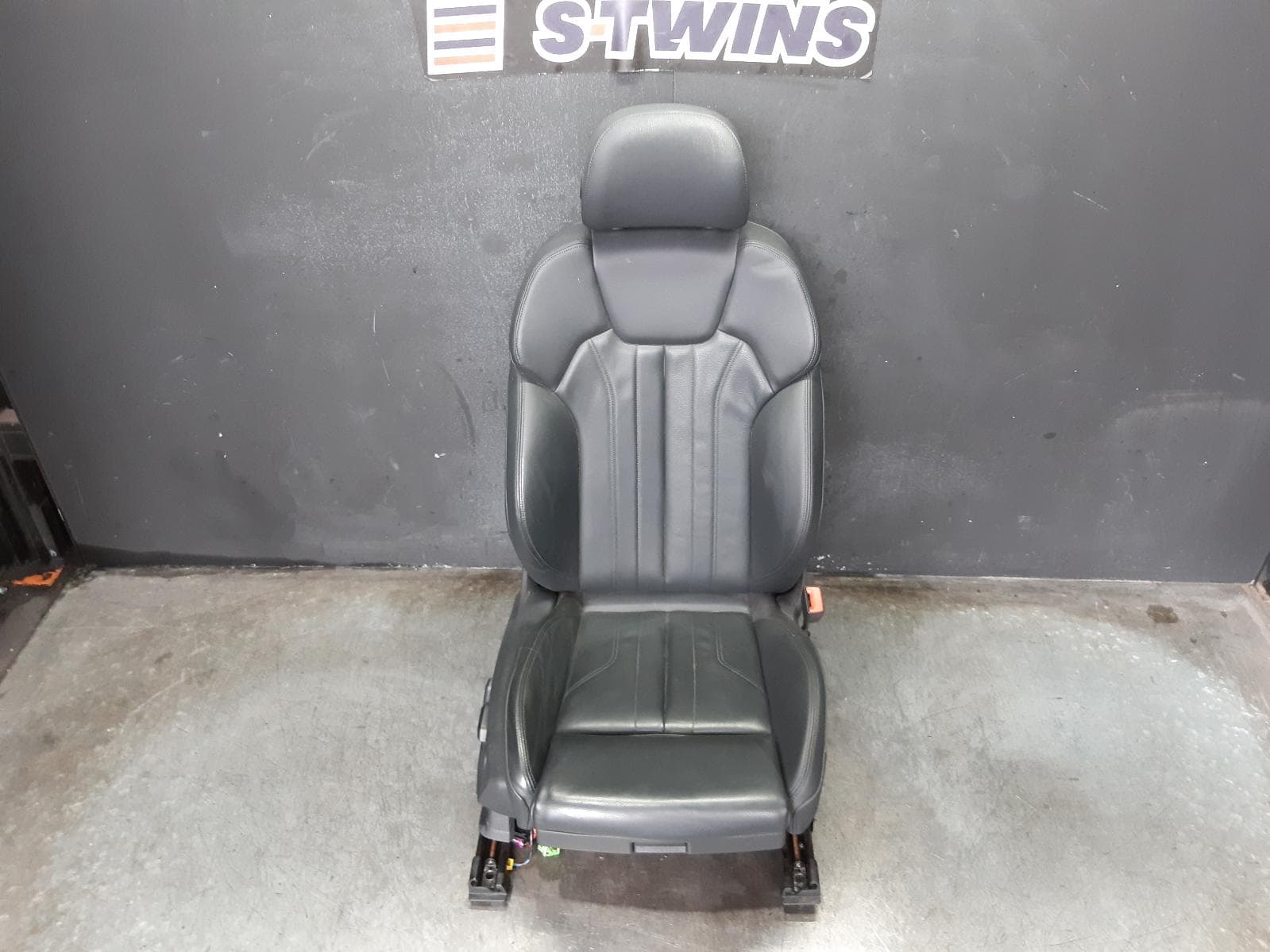 Used auto part listing image: 2019 AUDI Q5 FRONT SEAT RH FRONT, FY, Q5, LEATHER, 02/17-08/20 0000197299