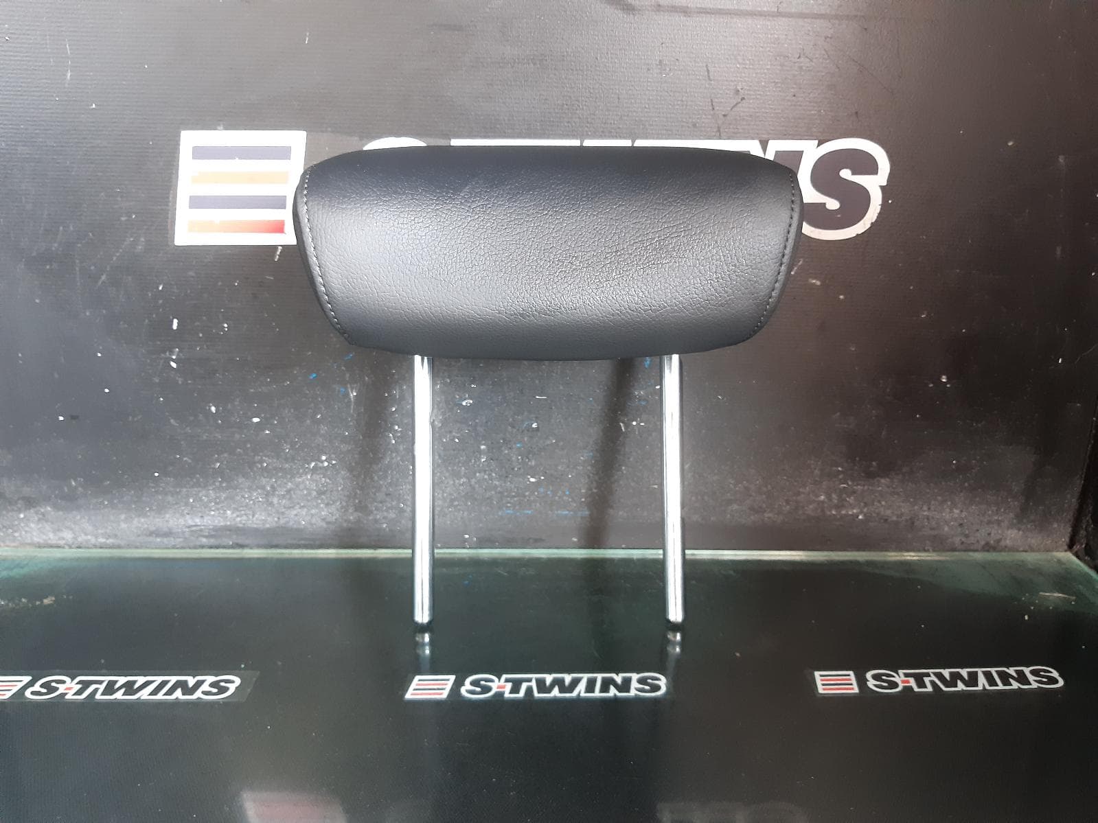 Used auto part listing image: 2019 AUDI Q5 HEADREST FY, 02/17-02/25 0000225418