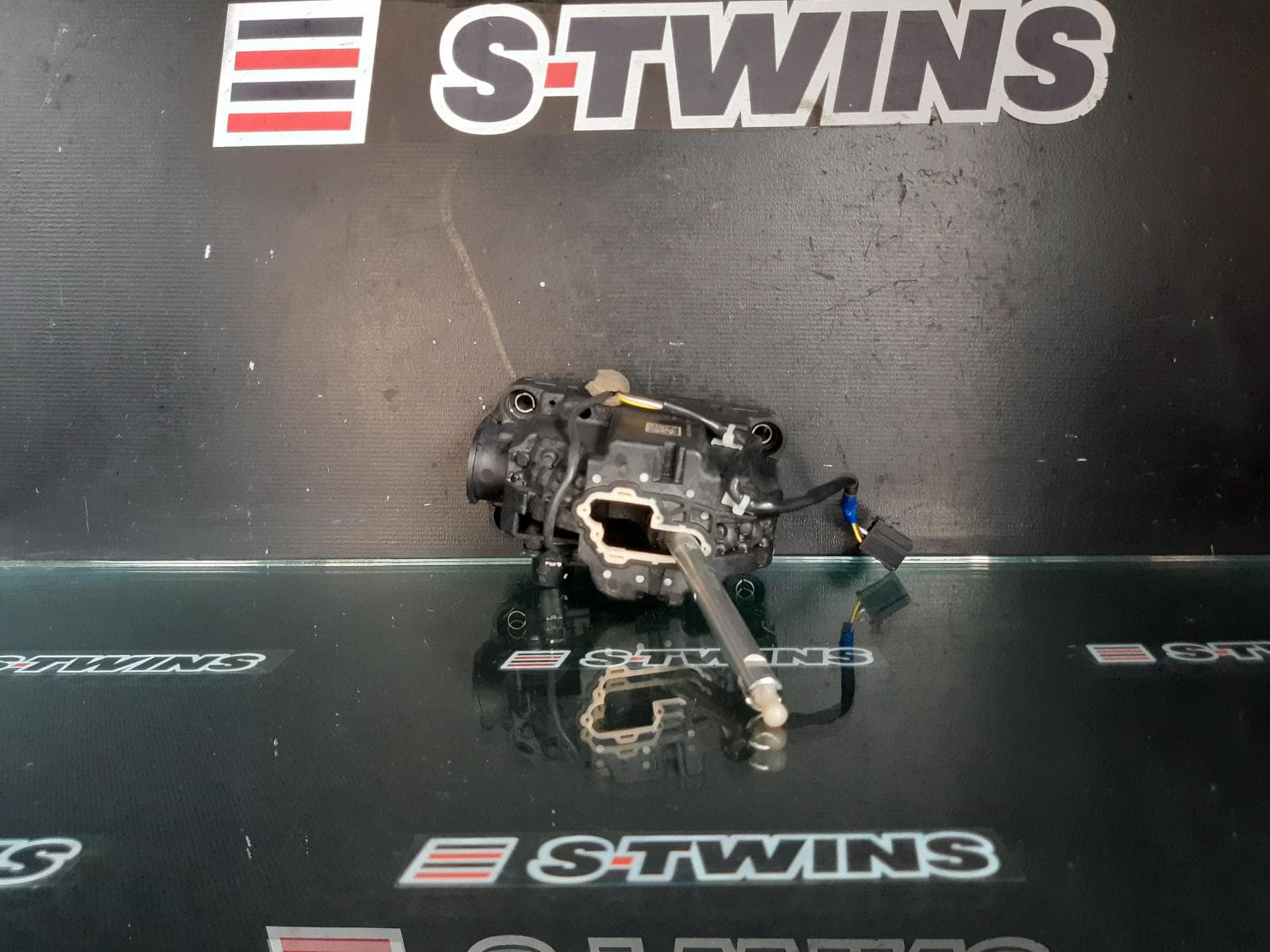 Used auto part listing image: 2018 JEEP GRANDCHEROKEE GEAR STICK SHIFTER AUTO T/M, 8 SPEED, WK, 07/16-02/22 0000163275