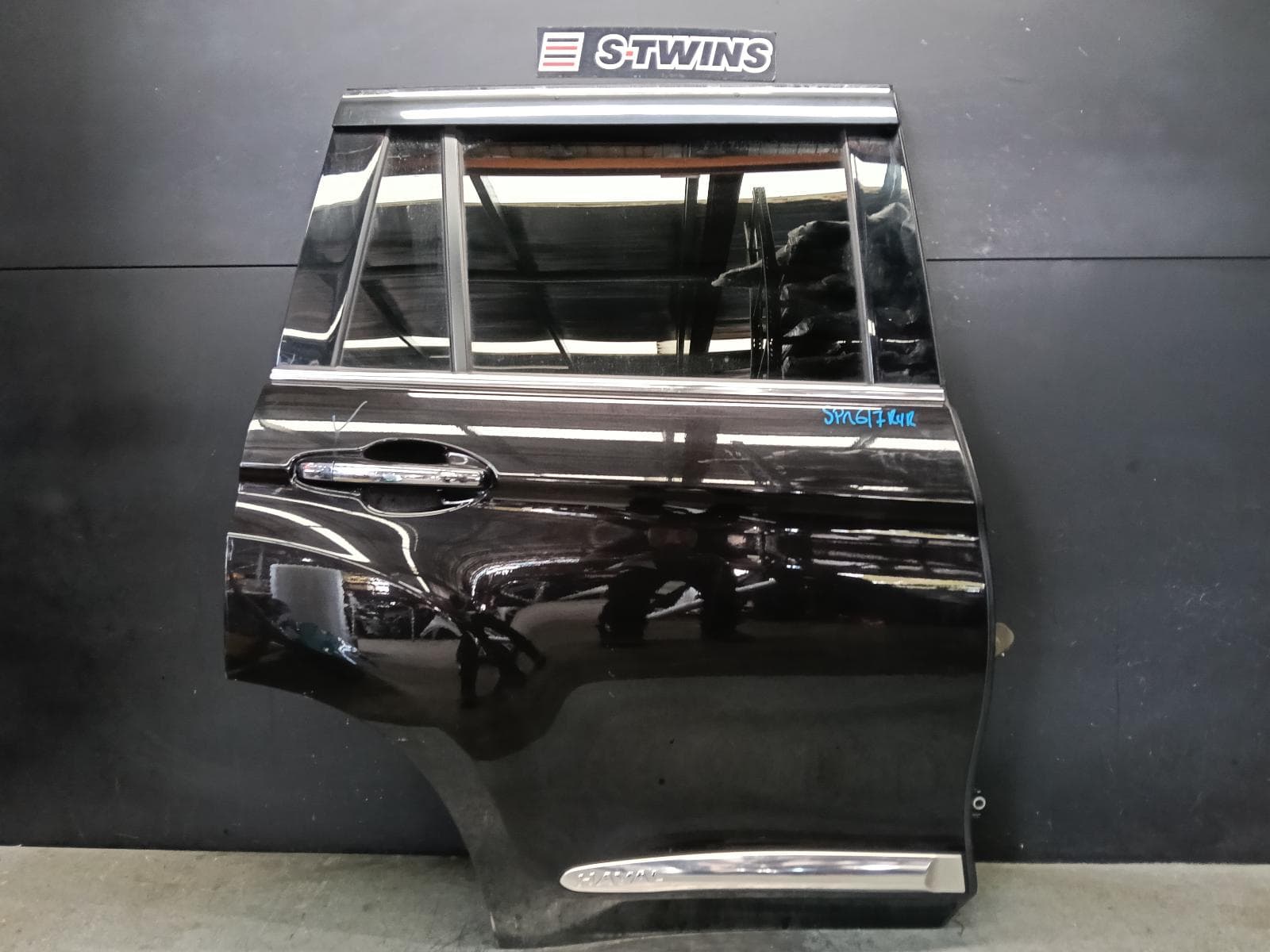 Used auto part listing image: 2019 HAVAL H9 RIGHT REAR DOOR SLIDING 05/15-12/21 0000398313