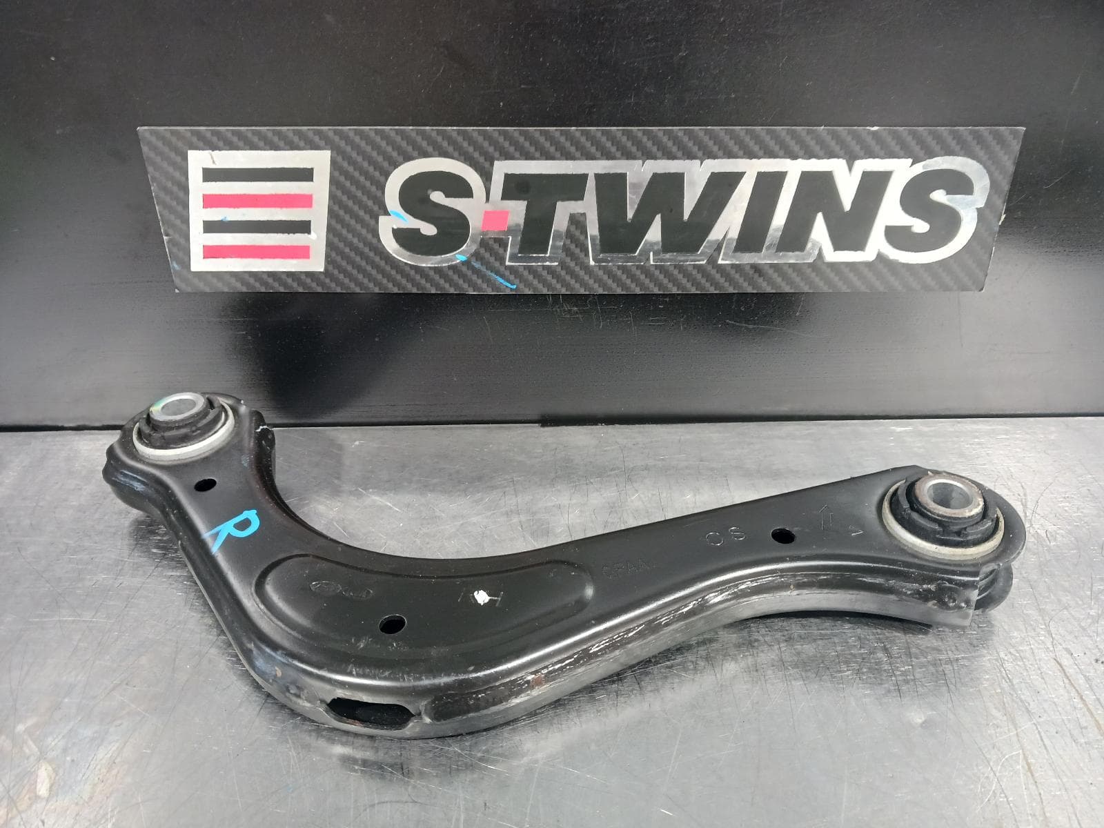 Used auto part listing image: 2021 HYUNDAI KONA RIGHT REAR TRAILING ARM UPPER CONTROL ARM, OS, 09/17- 0000199649