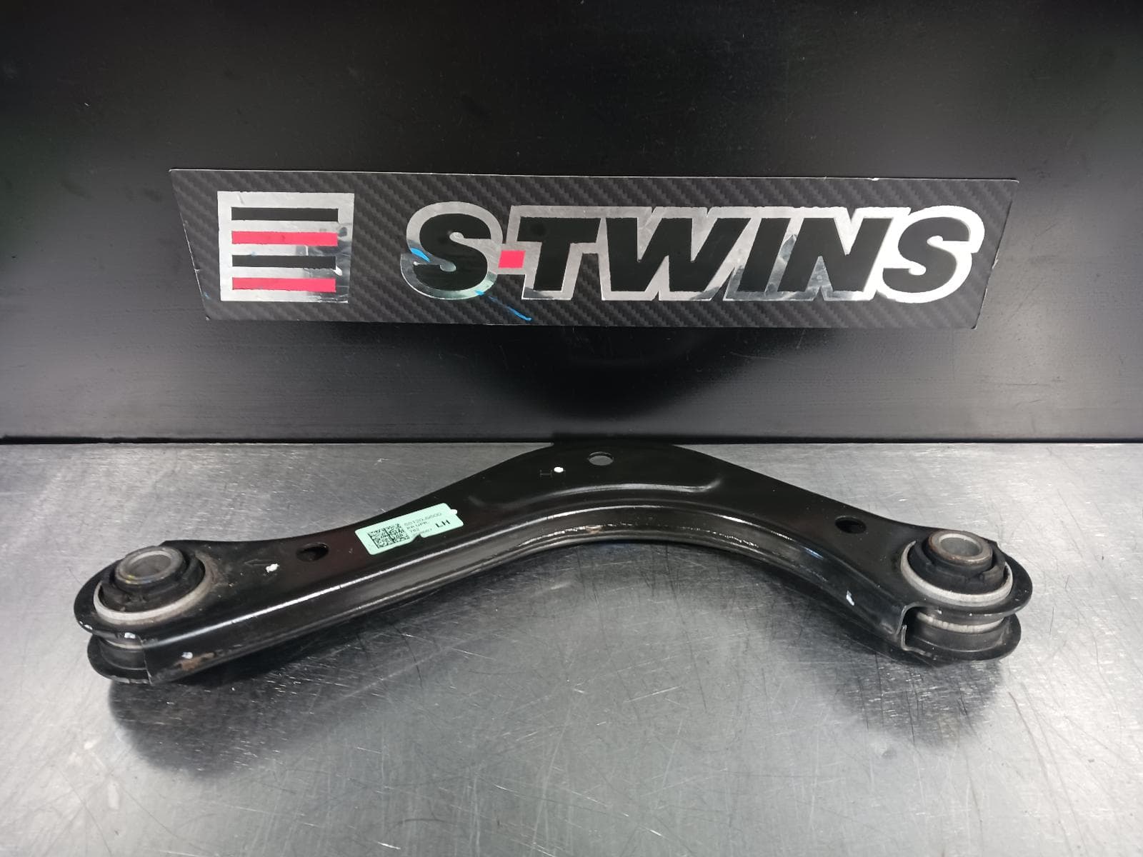 Used auto part listing image: 2021 HYUNDAI KONA LEFT REAR TRAILING ARM UPPER CONTROL ARM, OS, 09/17- 0000199650