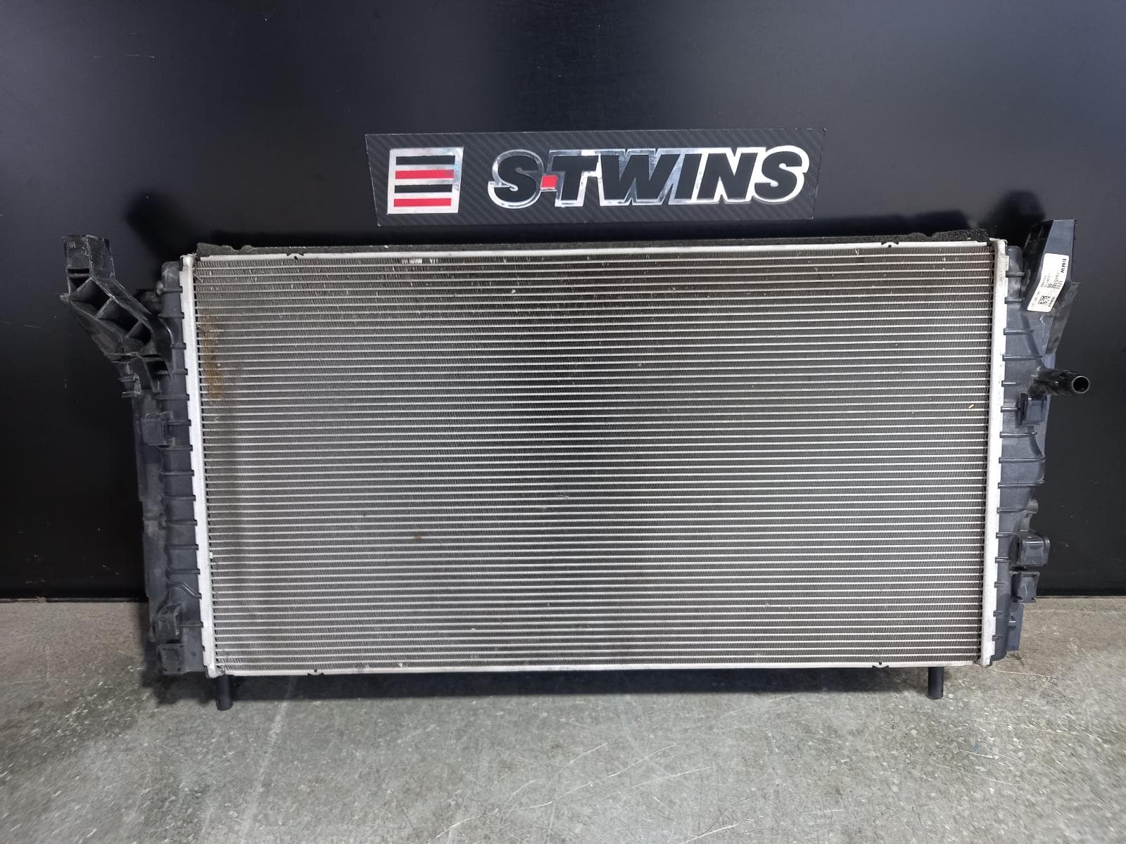 Used auto part listing image: 2020 BMW X1 RADIATOR PRIMARY RADIATOR (CLOSEST TO ENGINE), 2.0, DIESEL, B47U/B47O, F48, 08/15-06/22 0000195848