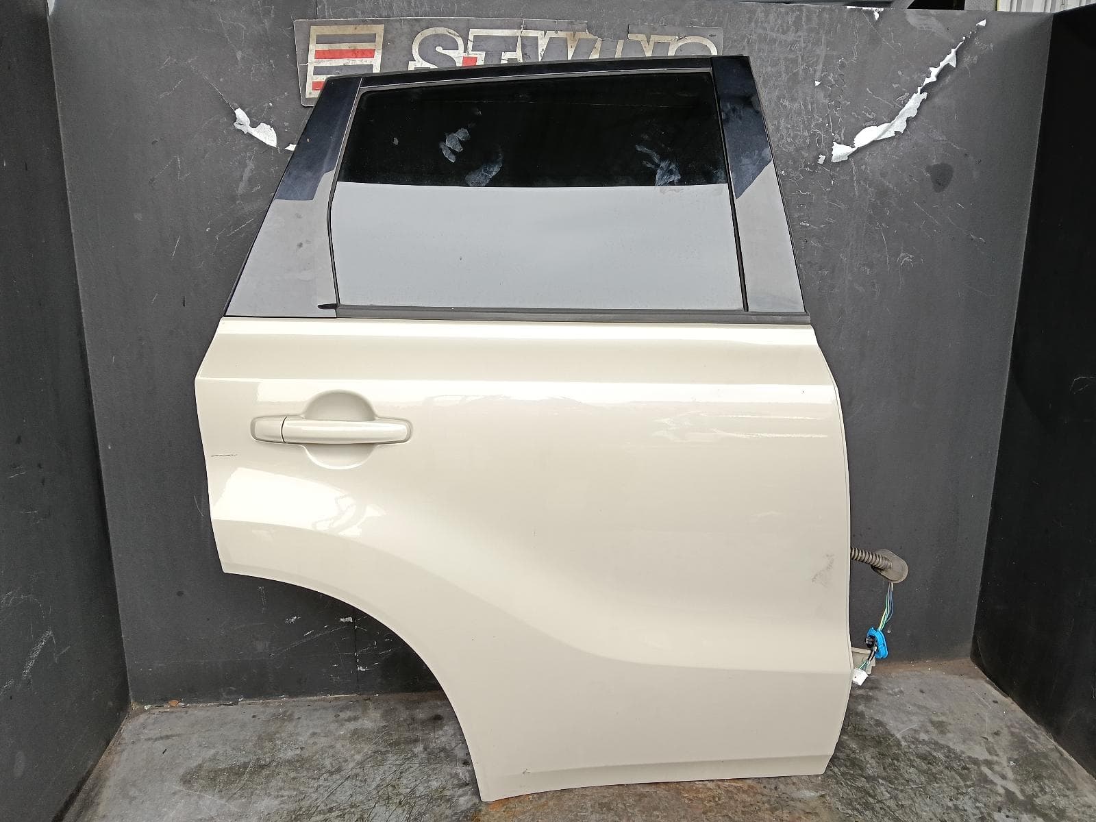 Used auto part listing image: 2017 SUZUKI VITARA RIGHT REAR DOOR SLIDING VITARA, LY (VIN TSM), 06/15- 0000387129