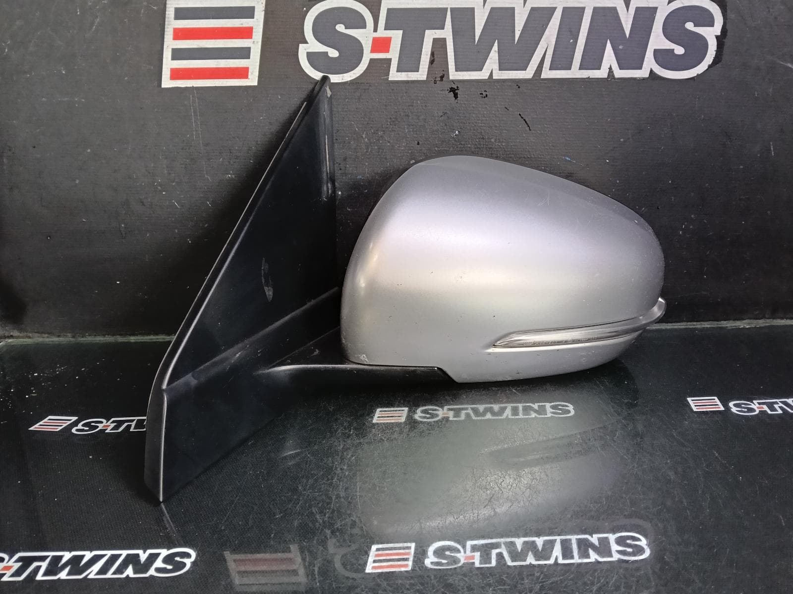 Used auto part listing image: 2017 SUZUKI VITARA LEFT DOOR MIRROR VITARA, LY (VIN TSM), AUTO FOLDING, SILVER, W/ INDICATOR & NON BLIND SPOT TYPE, 06/15-09/18 0000387160
