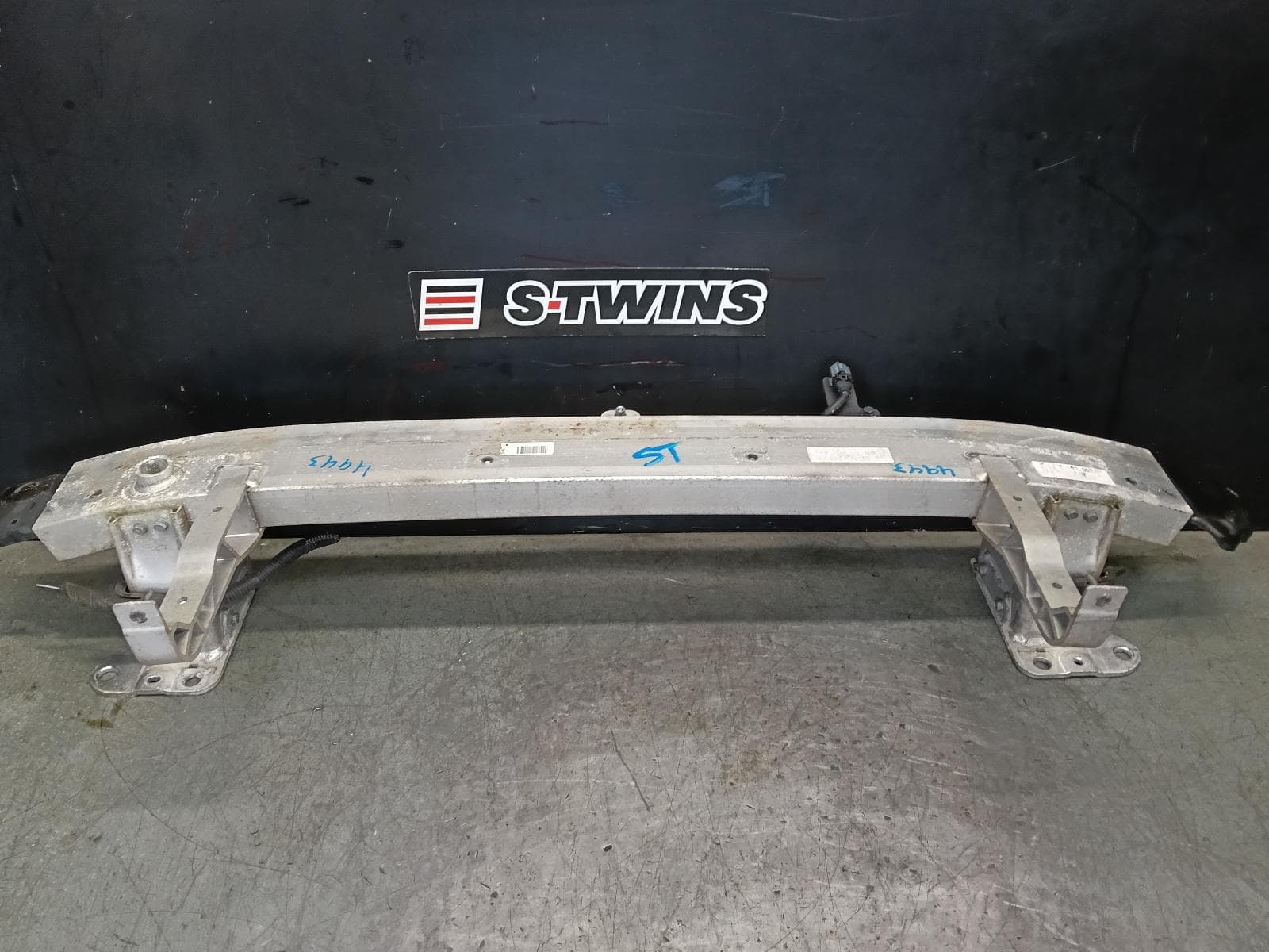 Used auto part listing image: 2020 GENESIS G70 F BAR REINFORC BRACK MAIN REINFORCEMENT, IK, 05/19- 0000405896