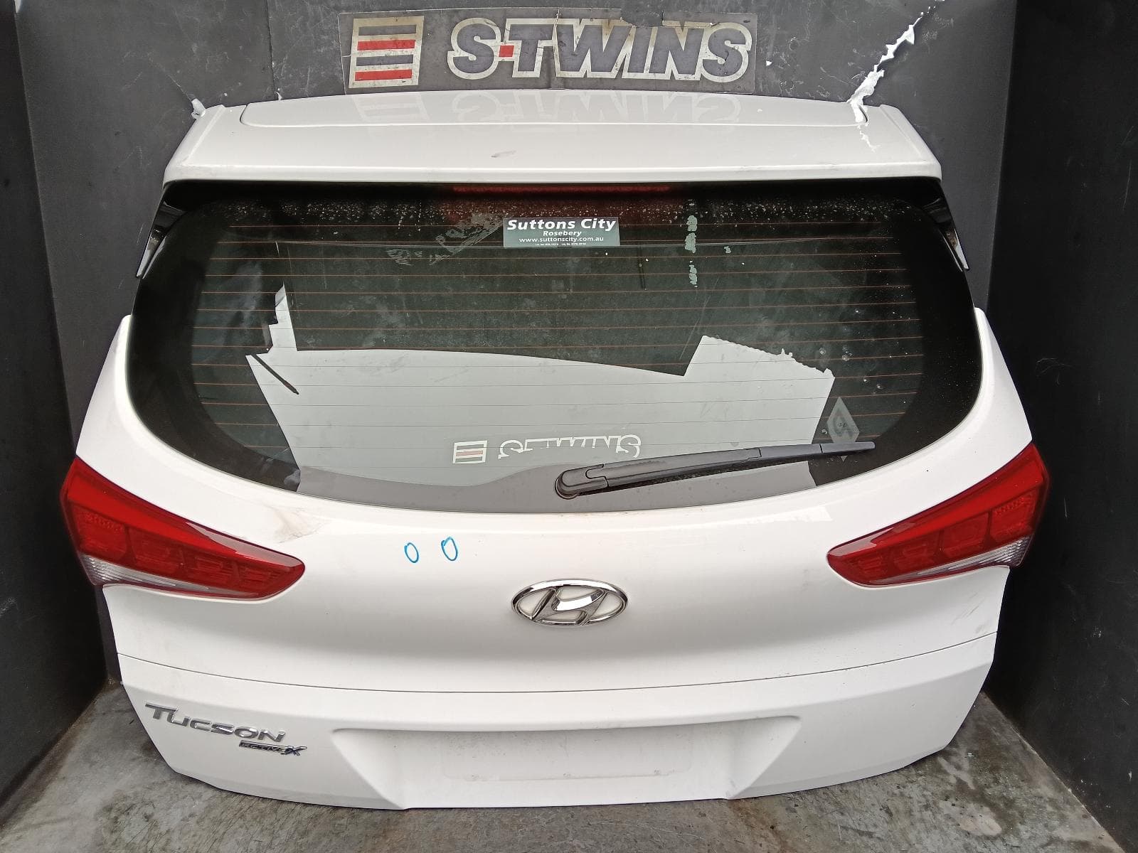 Used auto part listing image: 2017 HYUNDAI TUCSON BOOTLID TAILGATE TAILGATE, TL, KOREAN BUILT (VIN KMHJ), NON POWER OPERATED TYPE, 06/15-06/18 0000387130