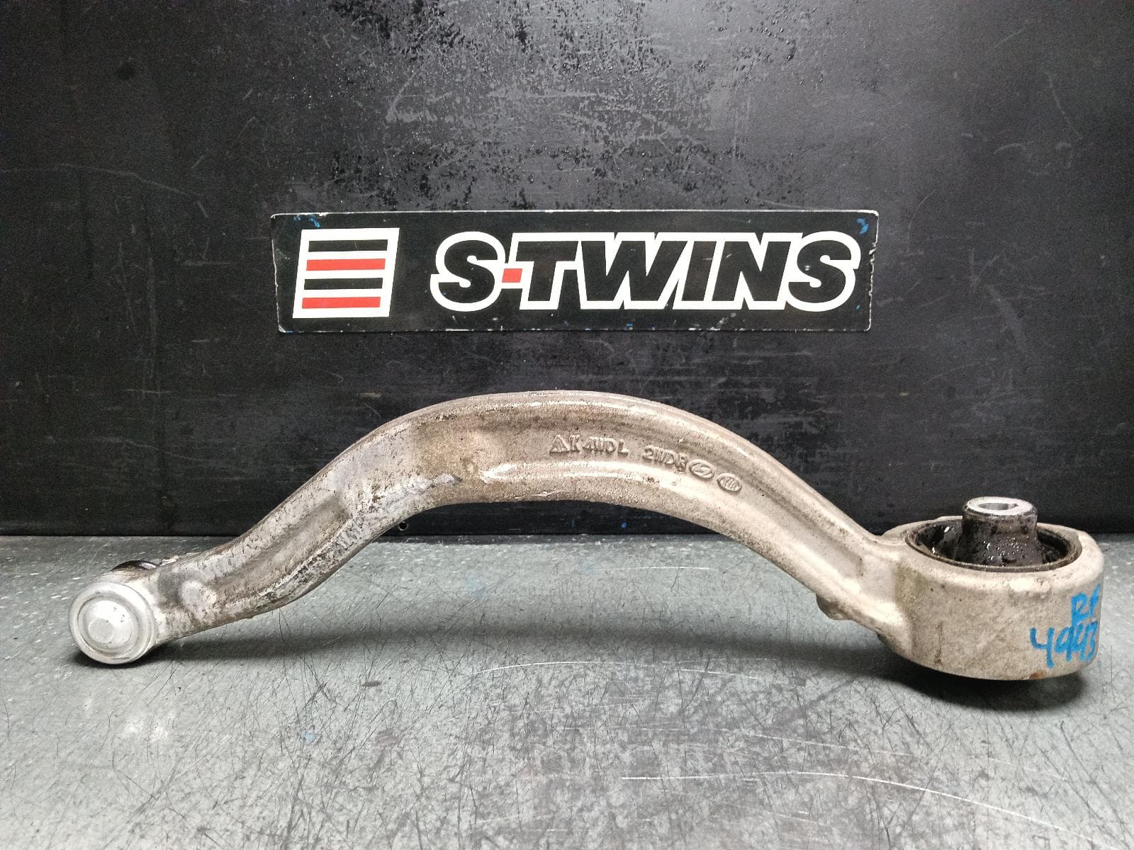 Used auto part listing image: 2020 GENESIS G70 RIGHT FRONT LOWER CONTROL ARM IK, 05/19- 0000405902
