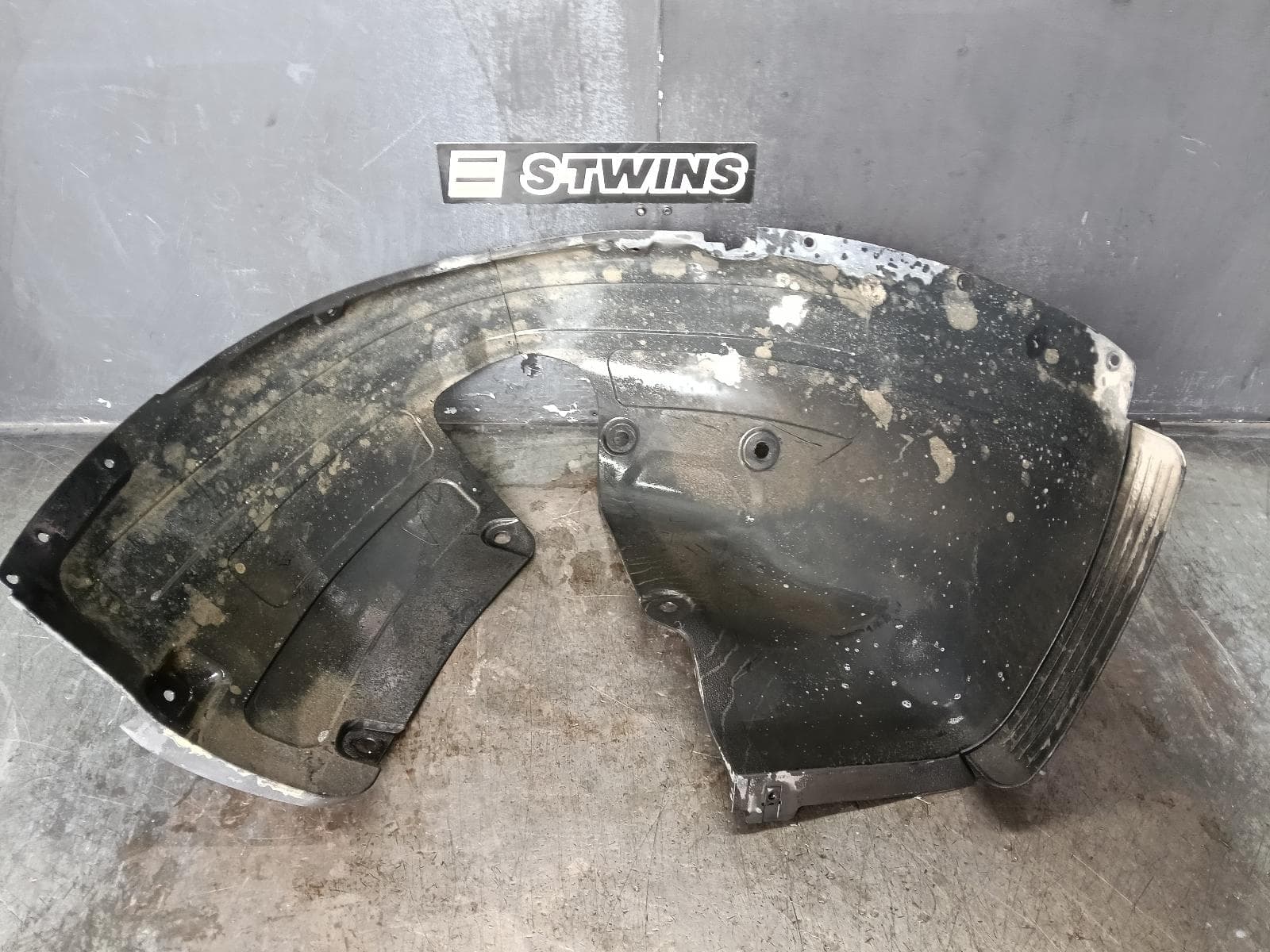 Used auto part listing image: 2017 HYUNDAI TUCSON RIGHT GUARD LINER FRONT, TL, KOREAN BUILT (VIN KMHJ), 06/15-06/18 0000387211