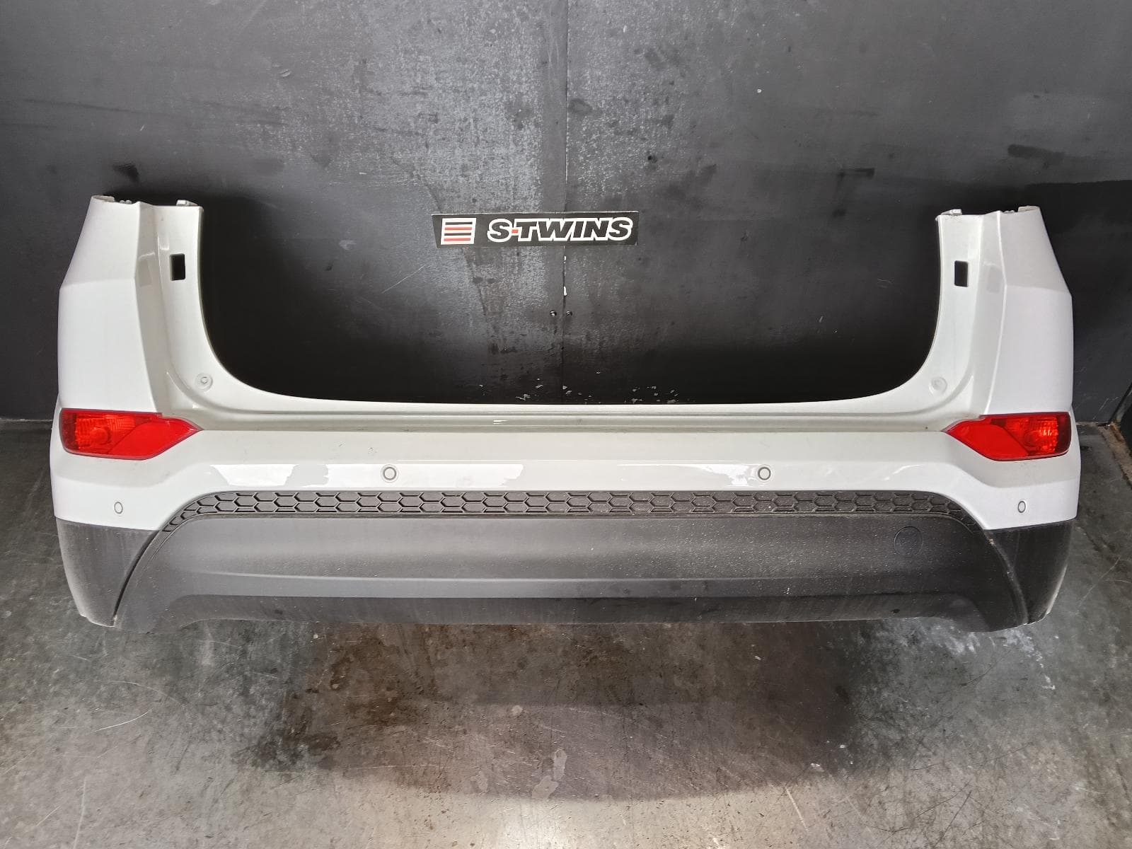 Used auto part listing image: 2017 HYUNDAI TUCSON REAR BUMPER BUMPER BAR (UPPER), TL, KOREAN BUILT (VIN KMHJ), 06/15-06/18 0000387197