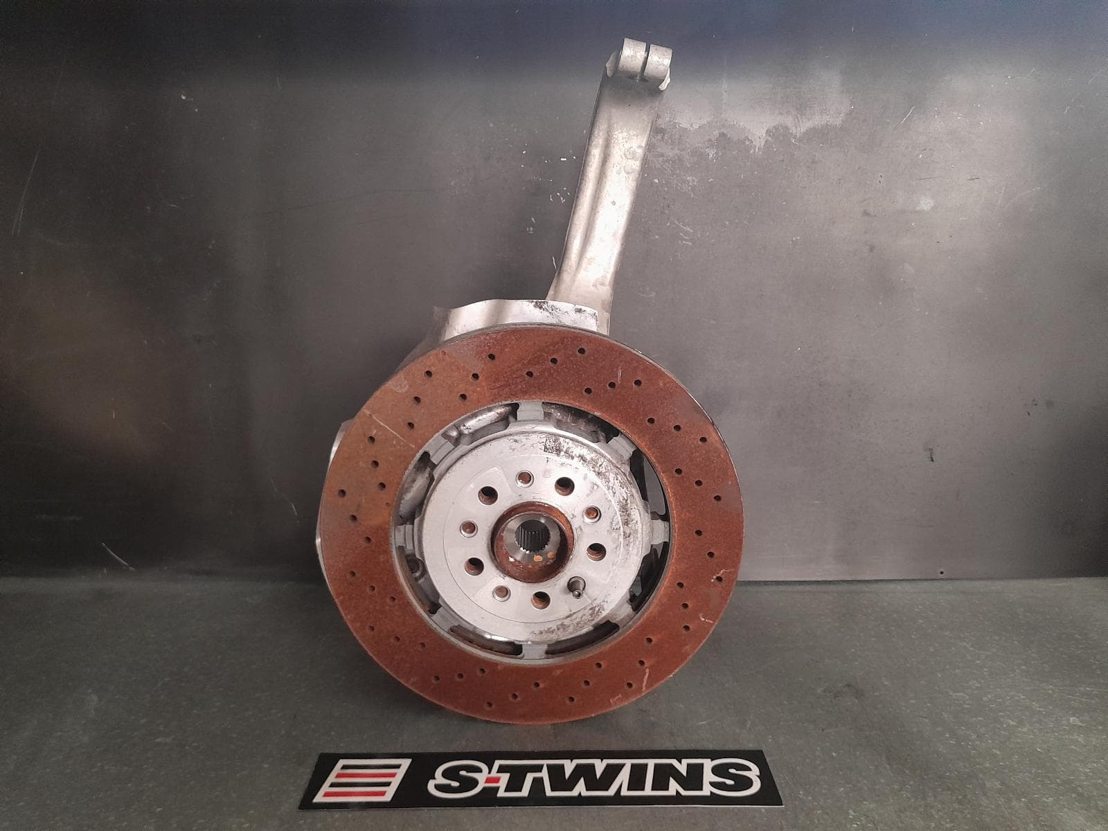 Used auto part listing image: 2020 ALFA ROMEO STELVIO LEFT FRONT HUB ASSEMBLY 949, 01/18- 0000321473