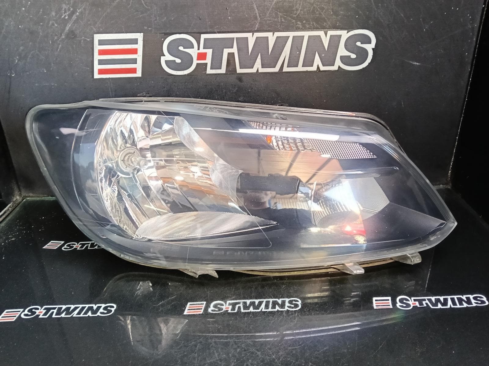Used auto part listing image: 2014 VOLKSWAGEN CADDY RIGHT HEADLAMP 2K, H4 TYPE, 08/10-06/15 0000387992