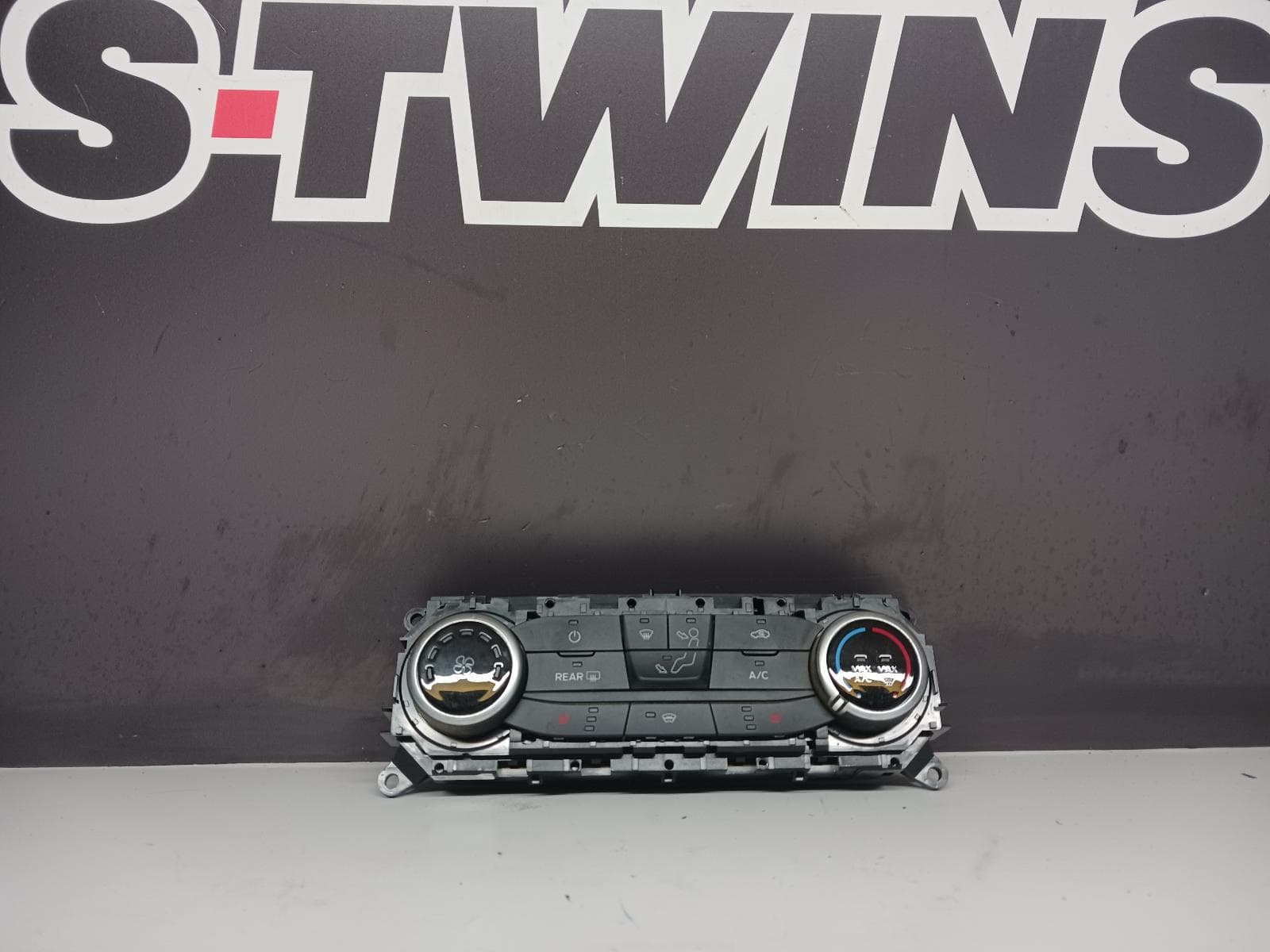 Used auto part listing image: 2021 FORD TRANSIT HEATER AC CONTROLS CLIMATE CONTROL TYPE, W/ REAR DEMIST & HEATED SEAT SWITCHES, VO, 05/19- 0000250257