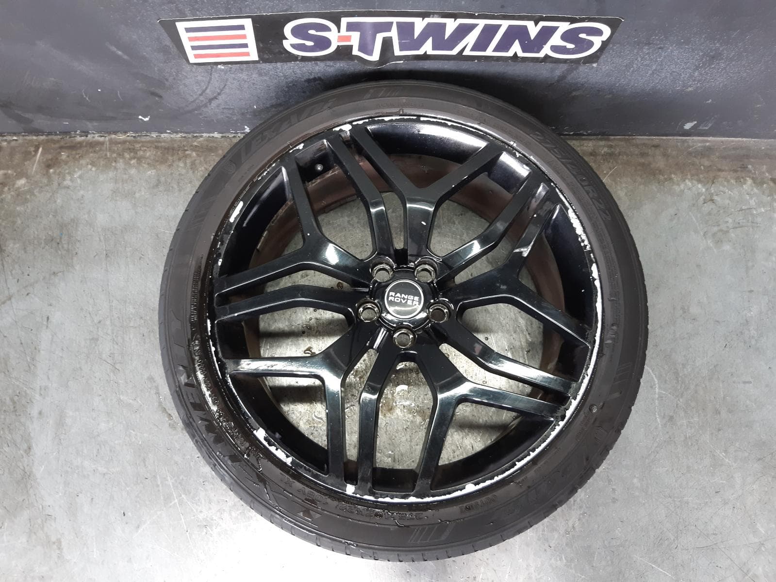 Used auto part listing image: 2015 LAND ROVER RANGEROVER SPORT WHEEL MAG FACTORY, 22IN, STYLE 108, BLACK FINISH, L494, 06/13-04/22 0000178275