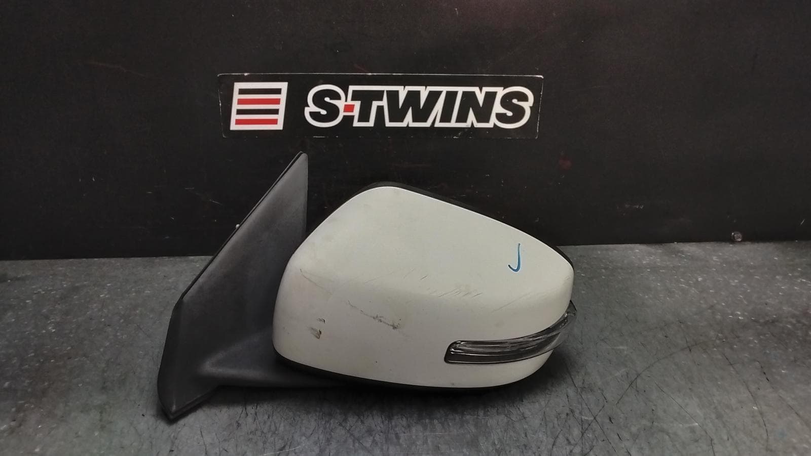 Used auto part listing image: 2015 MITSUBISHI LANCER LEFT DOOR MIRROR CJ-CF, W/ INDICATOR, MANUAL FOLDING TYPE, 07/14-12/17 0000388400