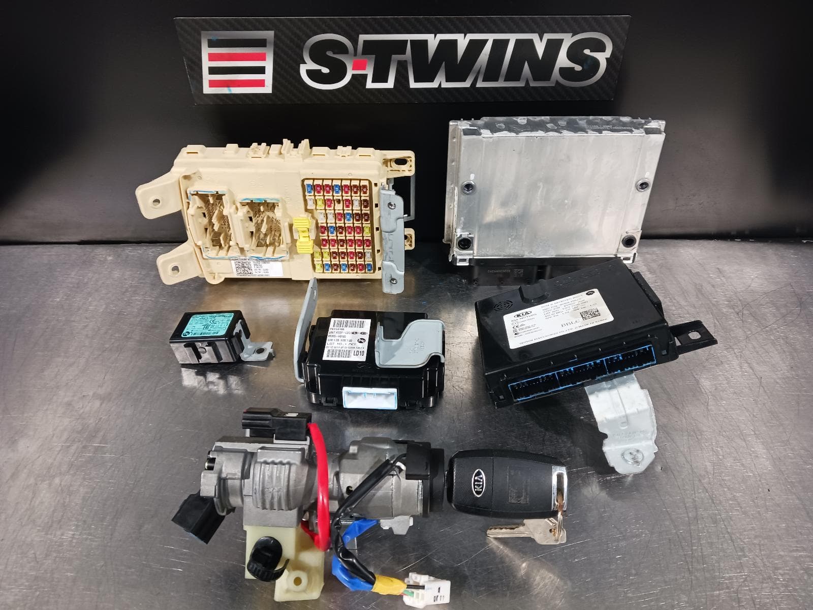 Used auto part listing image: 2021 KIA RIO ENGINE ECU, 1.0, G3LC, AUTO T/M, SEC SET (ECU/IMM/READER/KEY), YB, 06/18- 0000209464