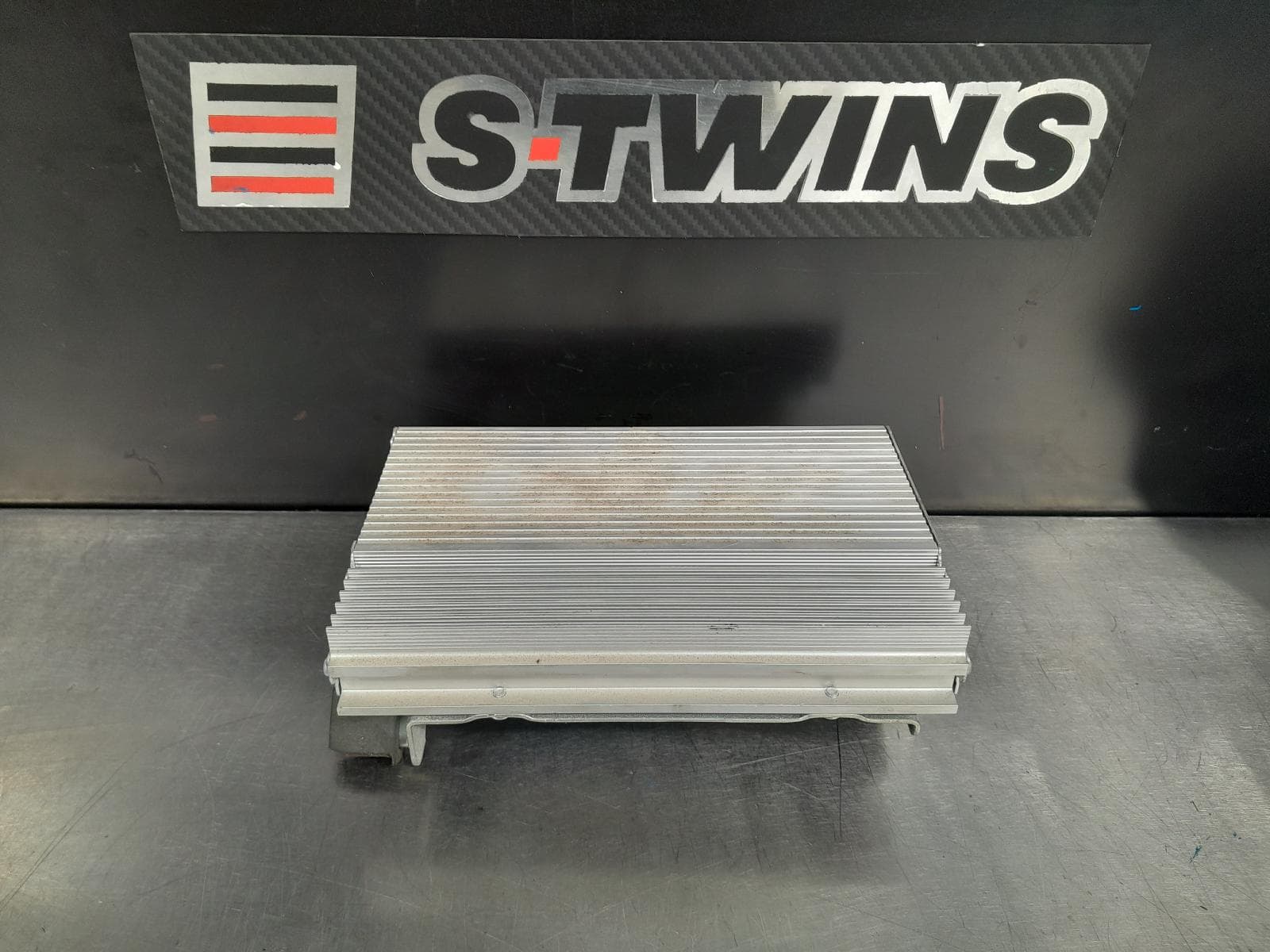 Used auto part listing image: 2010 JEEP WRANGLER 368W AMPLIFIER, JK, 12/06-07/18 0000182569