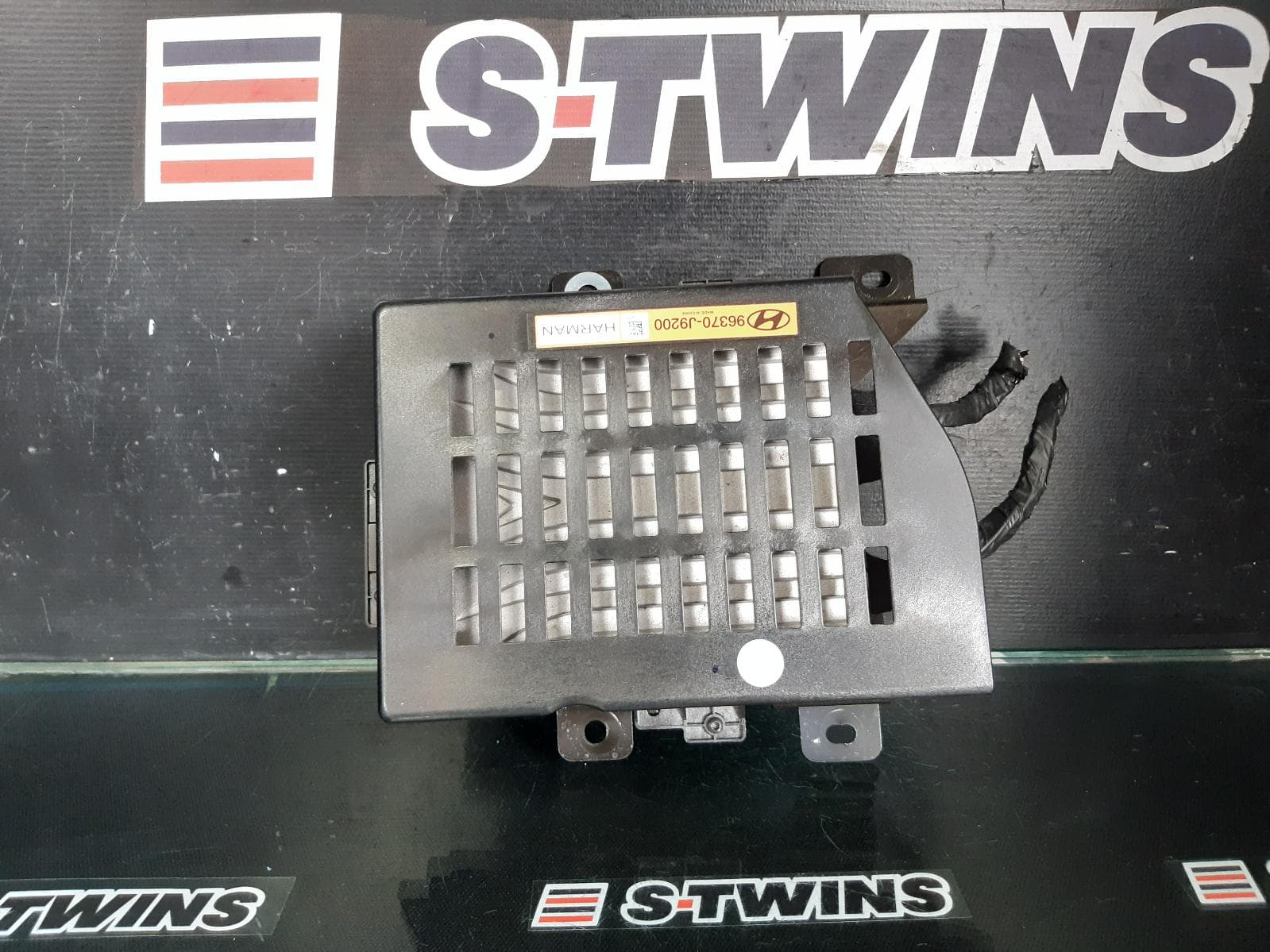 Used auto part listing image: 2020 HYUNDAI KONA AMPLIFIER, OS, 09/17- 0000183197