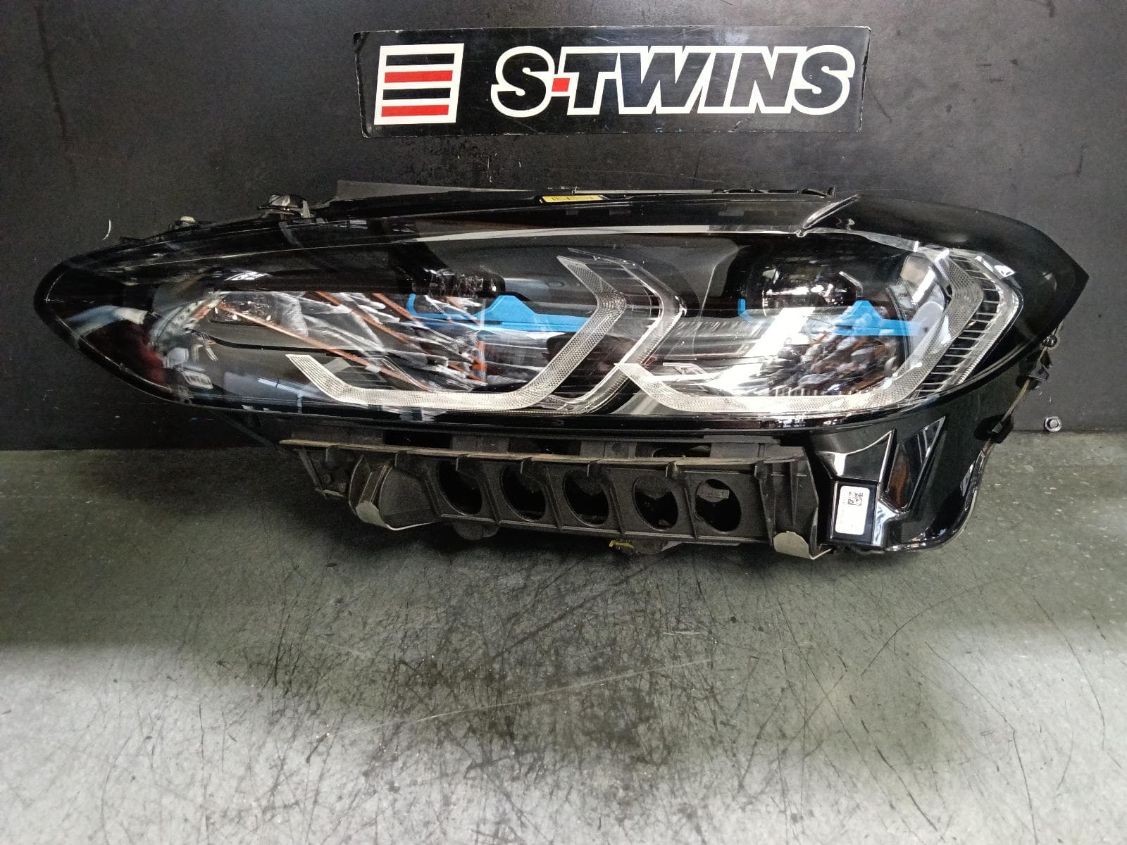 Used auto part listing image: 2023 BMW 4 SERIES LEFT HEADLAMP G22/G23, COUPE/CONVERTIBLE, LASER, W/ SHADOW LINE TYPE, 06/20- 0000395603