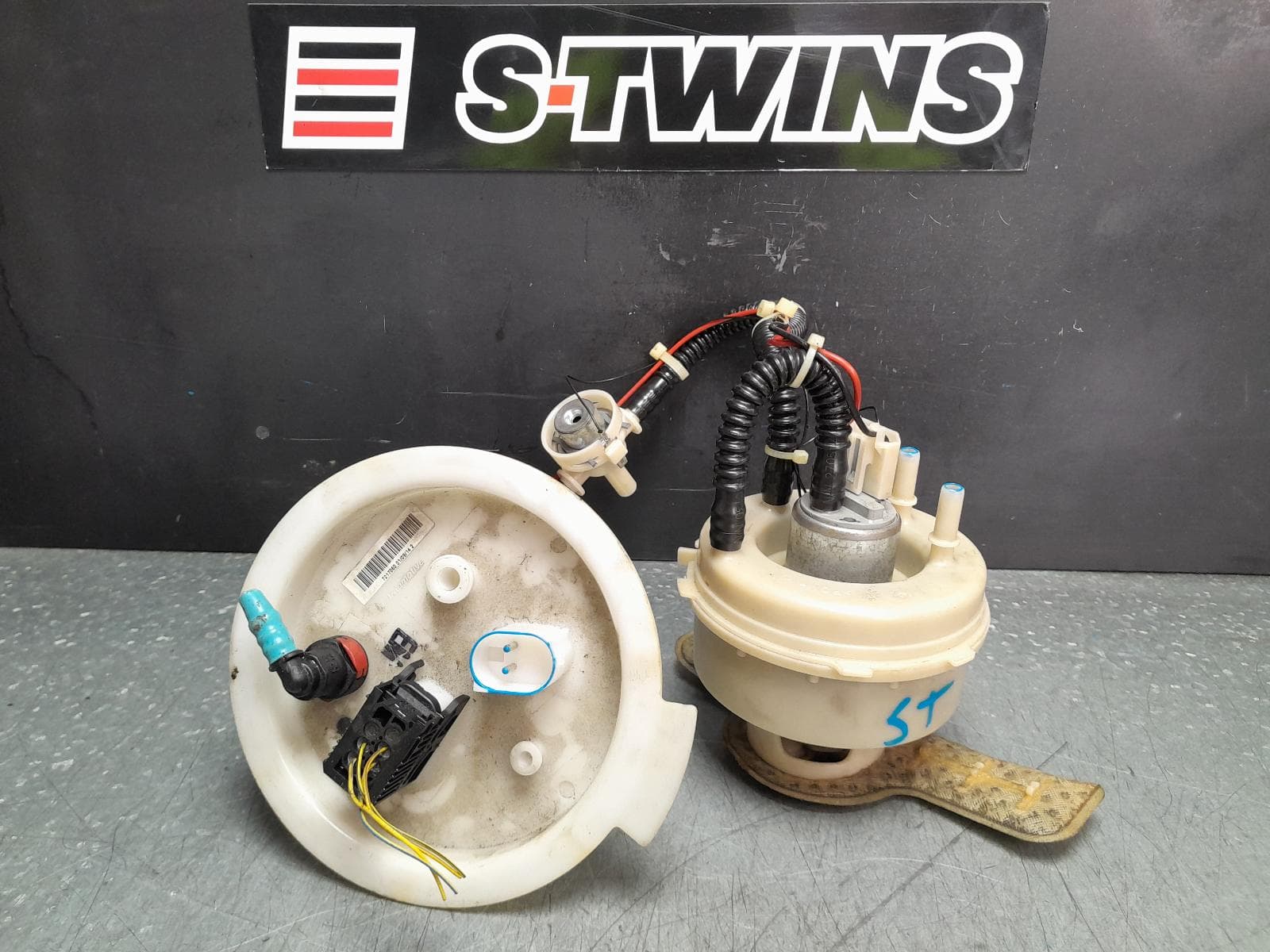 Used auto part listing image: 2014 BMW 6 SERIES FUEL PUMP PETROL, 3.0, 640i, TURBO, N55, IN TANK (PUMP & SENDER UNIT), F12/F13/F06, 05/11-08/18 0000352244