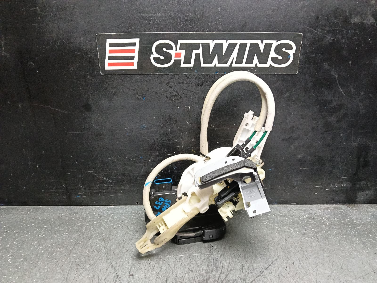 Used auto part listing image: 2013 KIA SPORTAGE DOOR BOOT GATE LOCK RIGHT REAR DOOR LOCK, SL, KOREAN BUILT (VIN KNAP), 05/10-04/14 0000393873