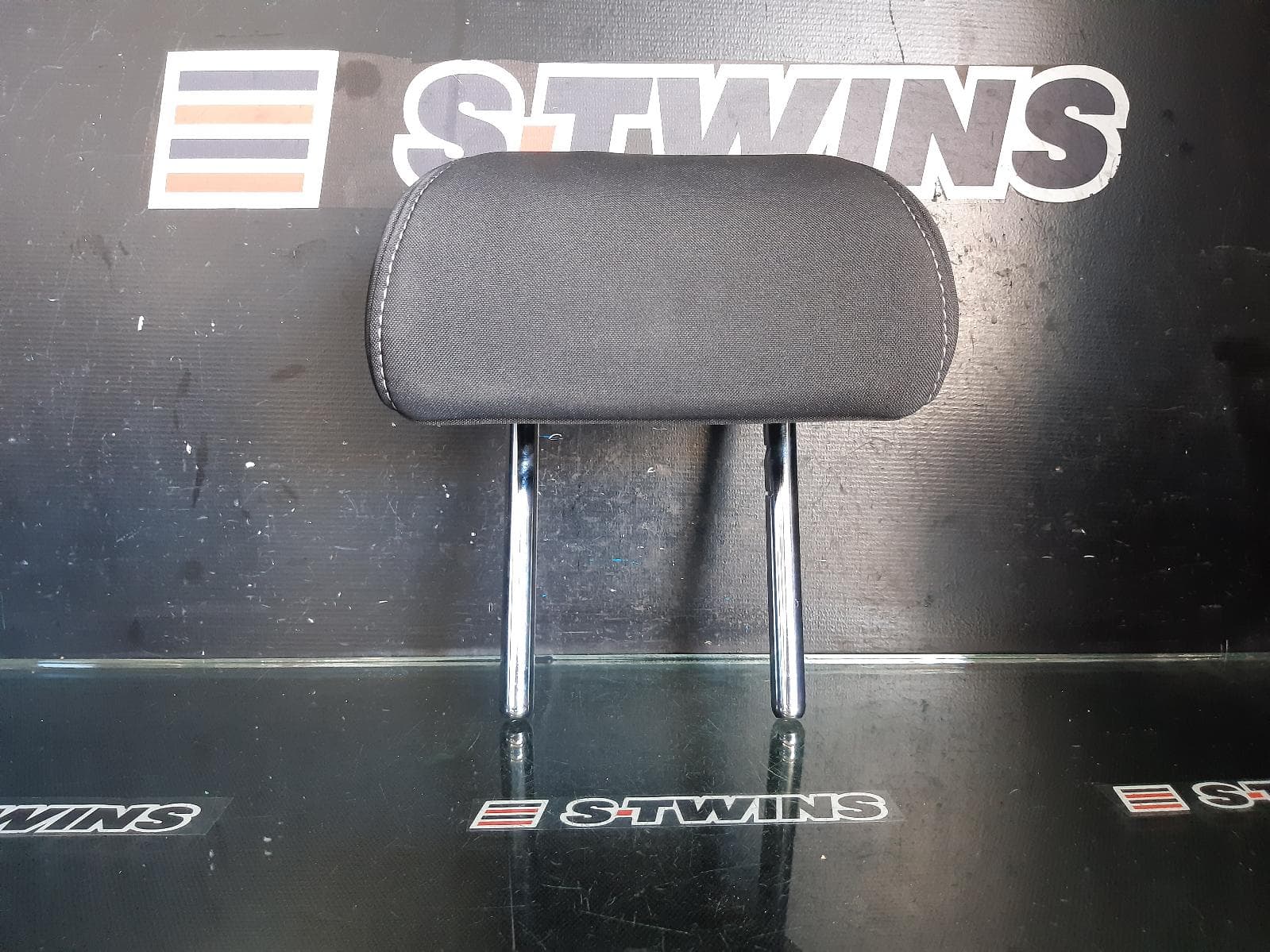 Used auto part listing image: 2019 KIA CERATO HEADREST CENTRE REAR, CHARCOAL CLOTH, BD, 04/18- 0000189642