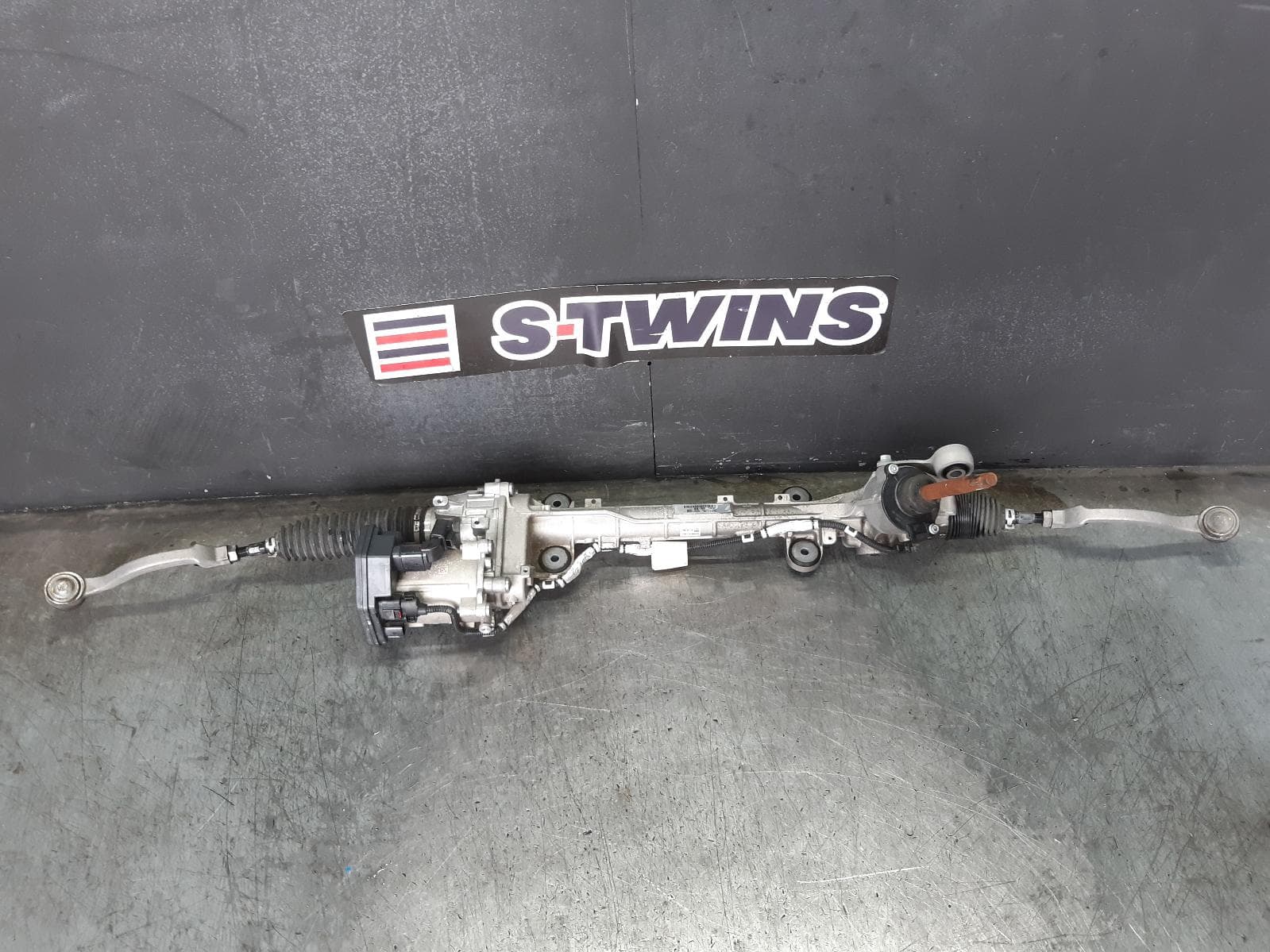 Used auto part listing image: 2017 LAND ROVER RANGEROVER VELAR STEERING BOX RACK L560, DIESEL, 2.0/3.0, 05/17- 0000212209