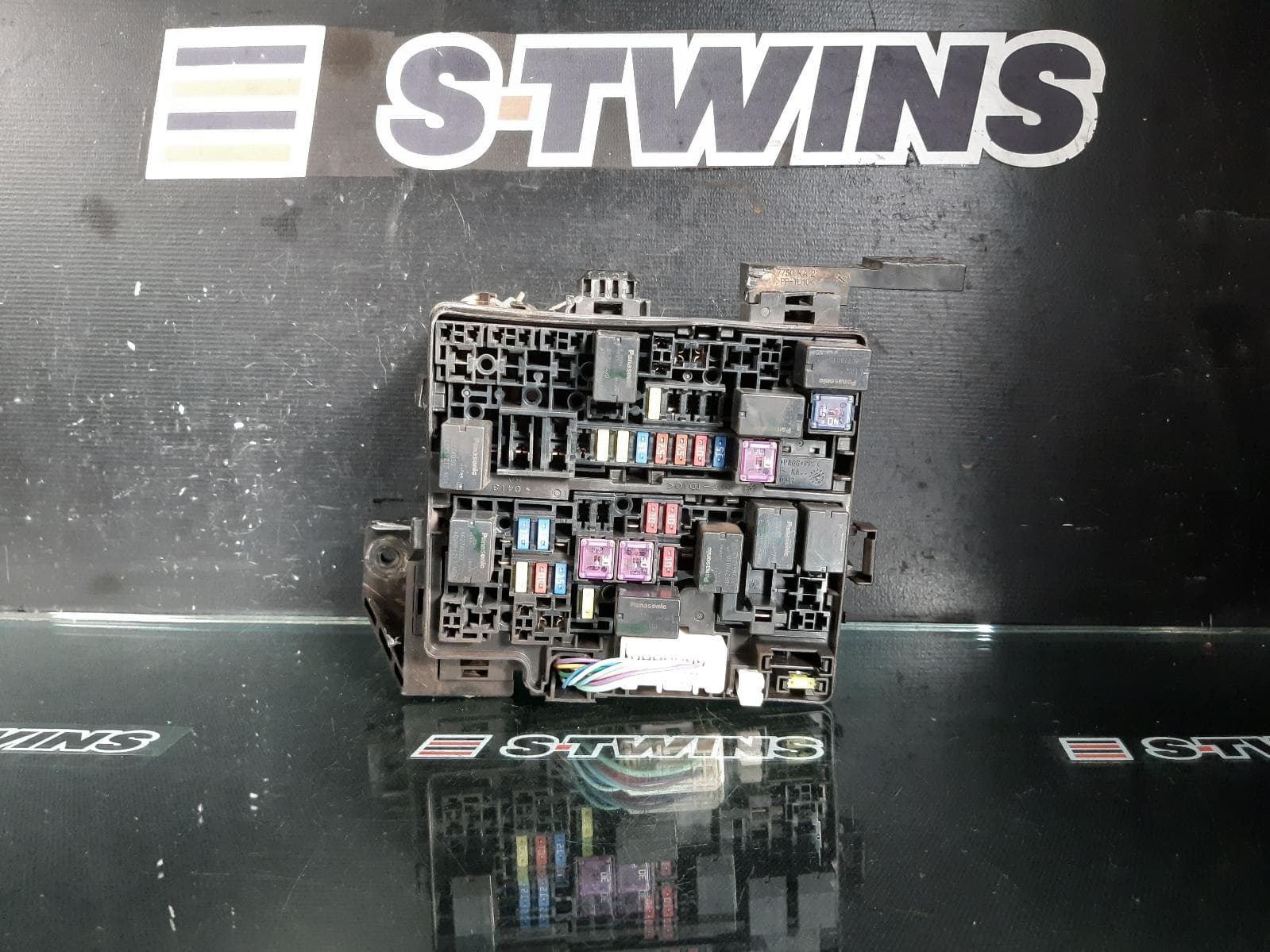 Used auto part listing image: 2016 MITSUBISHI TRITON FUSE BOX ENGINE BAY, DIESEL, 2.4, MQ-MR, 04/15- 0000200506