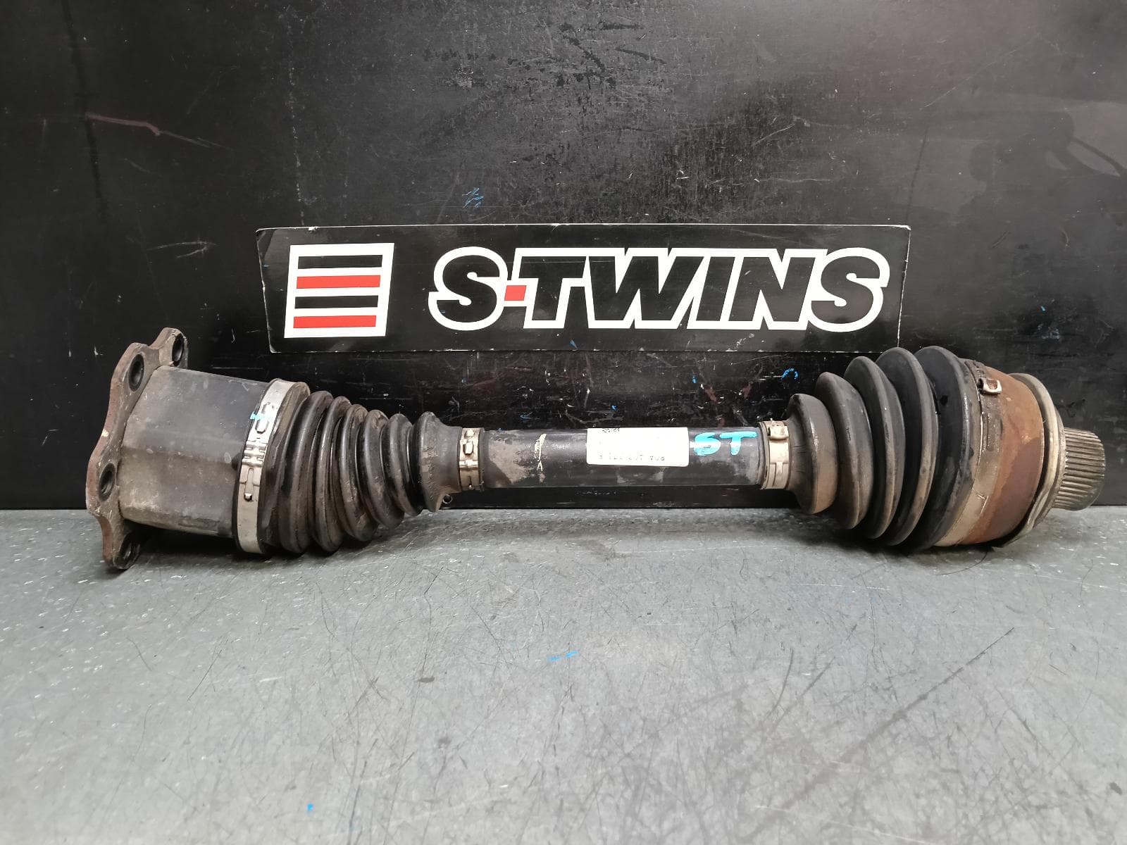 Used auto part listing image: 2019 AUDI Q5 LEFT DRIVESHAFT FRONT, 2.0, PETROL/DIESEL, Q5, FY, 02/17- 0000386295