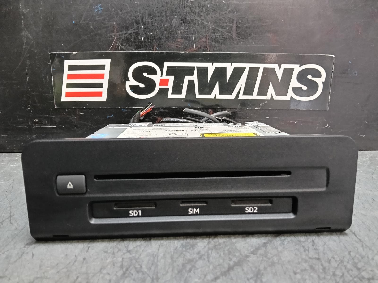Used auto part listing image: 2019 AUDI Q5 FY, HEAD UNIT, MULTIMEDIA 2X SD CARD W/ SIM, 02/17-08/20 0000386300