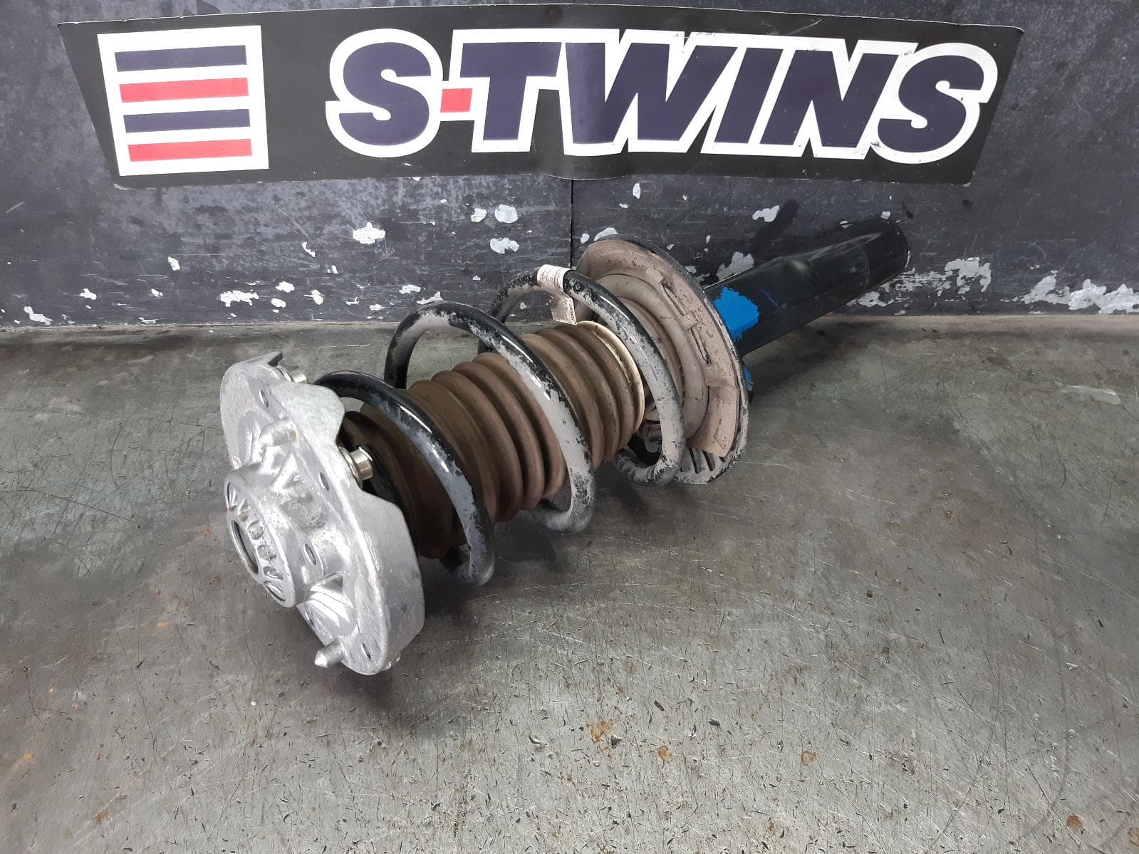 Used auto part listing image: 2020 BMW 1 SERIES RIGHT FRONT STRUT F40, PETROL, NON M135I/M SPORT TYPE, 05/19-06/24 0000308432