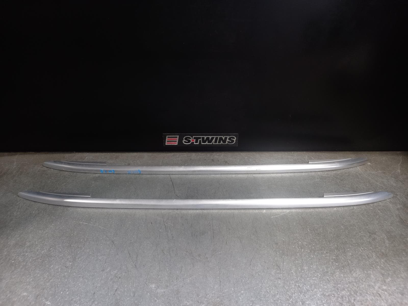 Used auto part listing image: 2017 VOLKSWAGEN TIGUAN ROOF RACK BARS 5NA, ROOF RAILS, PAIR, 06/16-02/24 0000244163
