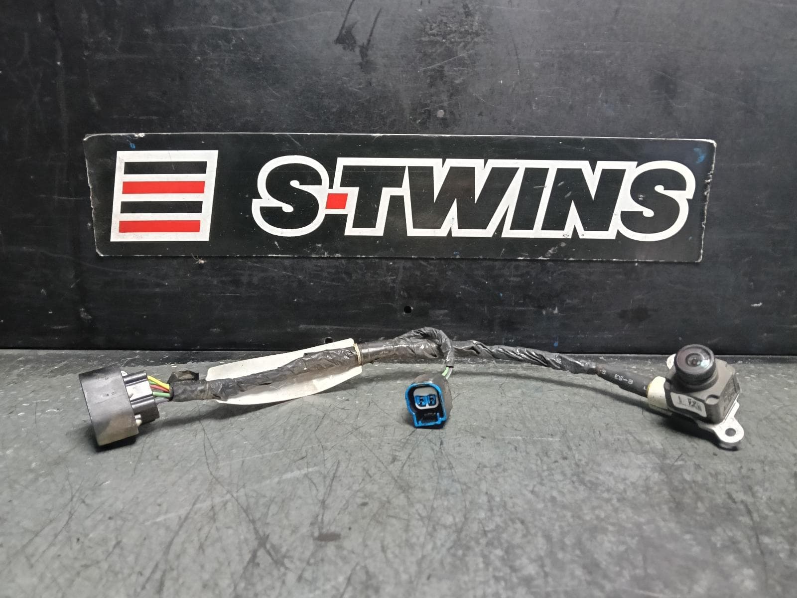 Used auto part listing image: 2018 RAM 1500 REVERSE CAMERA TAILGATE CAMERA ASSEMBLY, DS, 01/16-12/23 0000411043