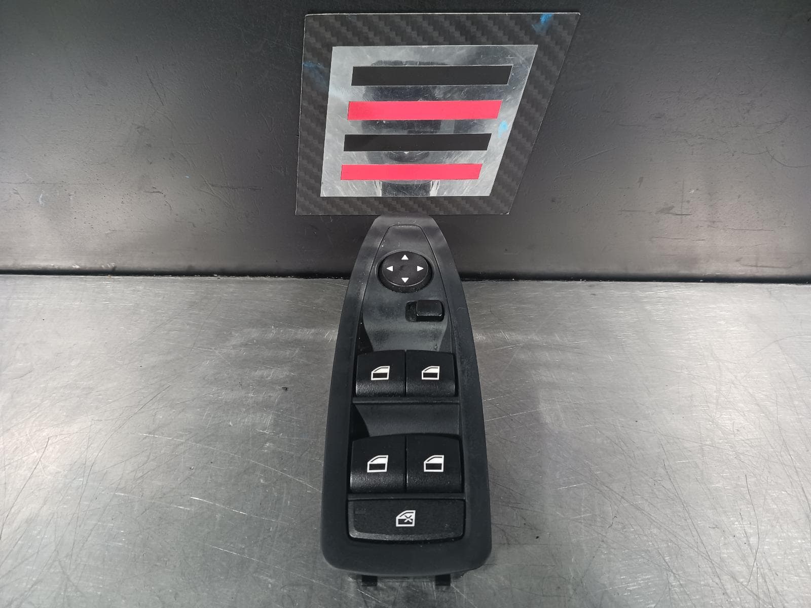 Used auto part listing image: 2013 BMW 3 SERIES PWR DR WIND SWITCH RH FRONT (MASTER SWITCH), NON FOLDING MIRROR, NON AUTO DIP, NON SUN BLIND BUTTON TYPE, F30, SEDAN, 11/11-02/19 0000210395