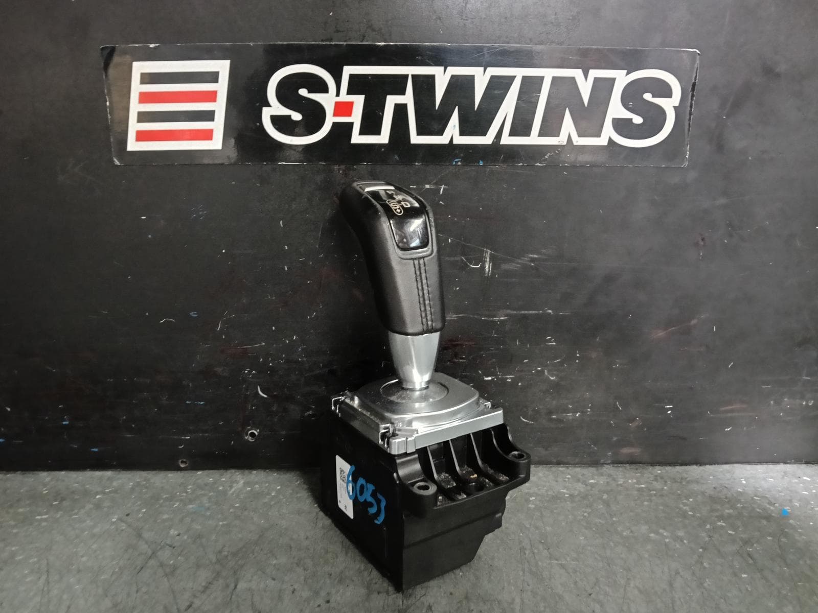 Used auto part listing image: 2017 LAND ROVER RANGEROVER SPORT GEAR STICK SHIFTER L494, 12/13-04/22 0000396818