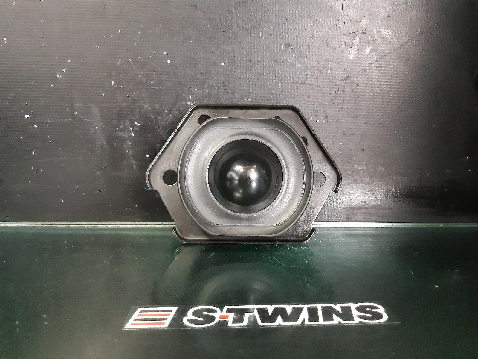 Used auto part listing image: 2018 JEEP GRANDCHEROKEE REVERSE CAMERA FRONT RADAR SENSOR (GRILLE MOUNTED), WK, 04/13-02/22 0000213930