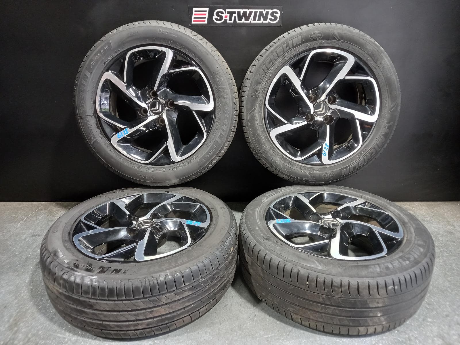 Used auto part listing image: 2021 CITROEN C3 WHEEL MAG FACTORY, 16X6.5IN, 5 Y SPOKE, SILVER/BLACK, B618, 10/19- 0000303789