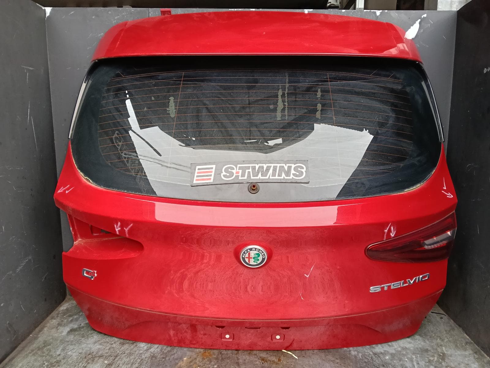 Used auto part listing image: 2020 ALFA ROMEO STELVIO BOOTLID TAILGATE TAILGATE, 949, 01/18- 0000409182