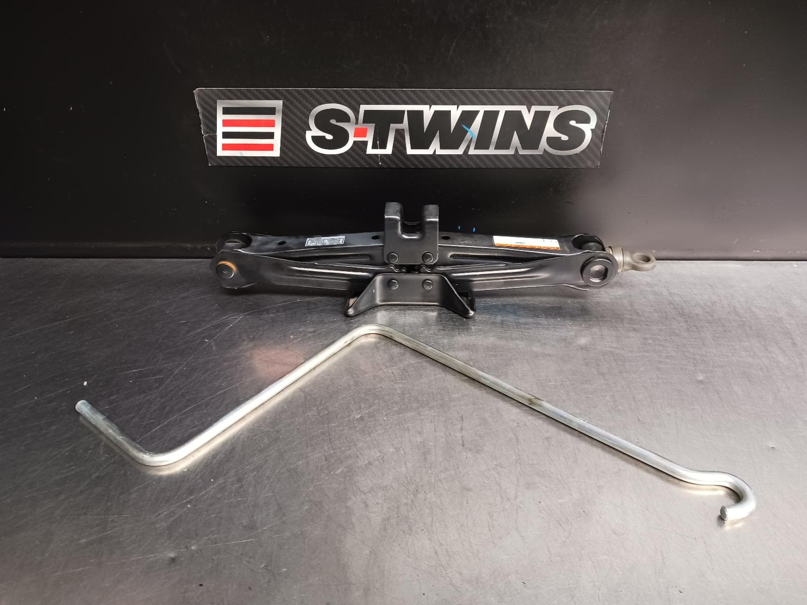 Used auto part listing image: 2014 TOYOTA AURION JACK TOOL KIT GSV50R, 02/12-08/17 0000248705
