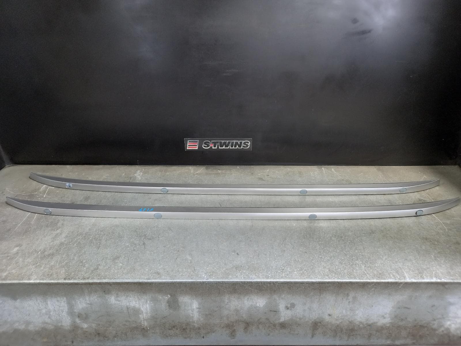 Used auto part listing image: 2020 HYUNDAI SANTA FE ROOF RACK BARS ROOF RAILS (PAIR), TM, 03/18- 0000226354