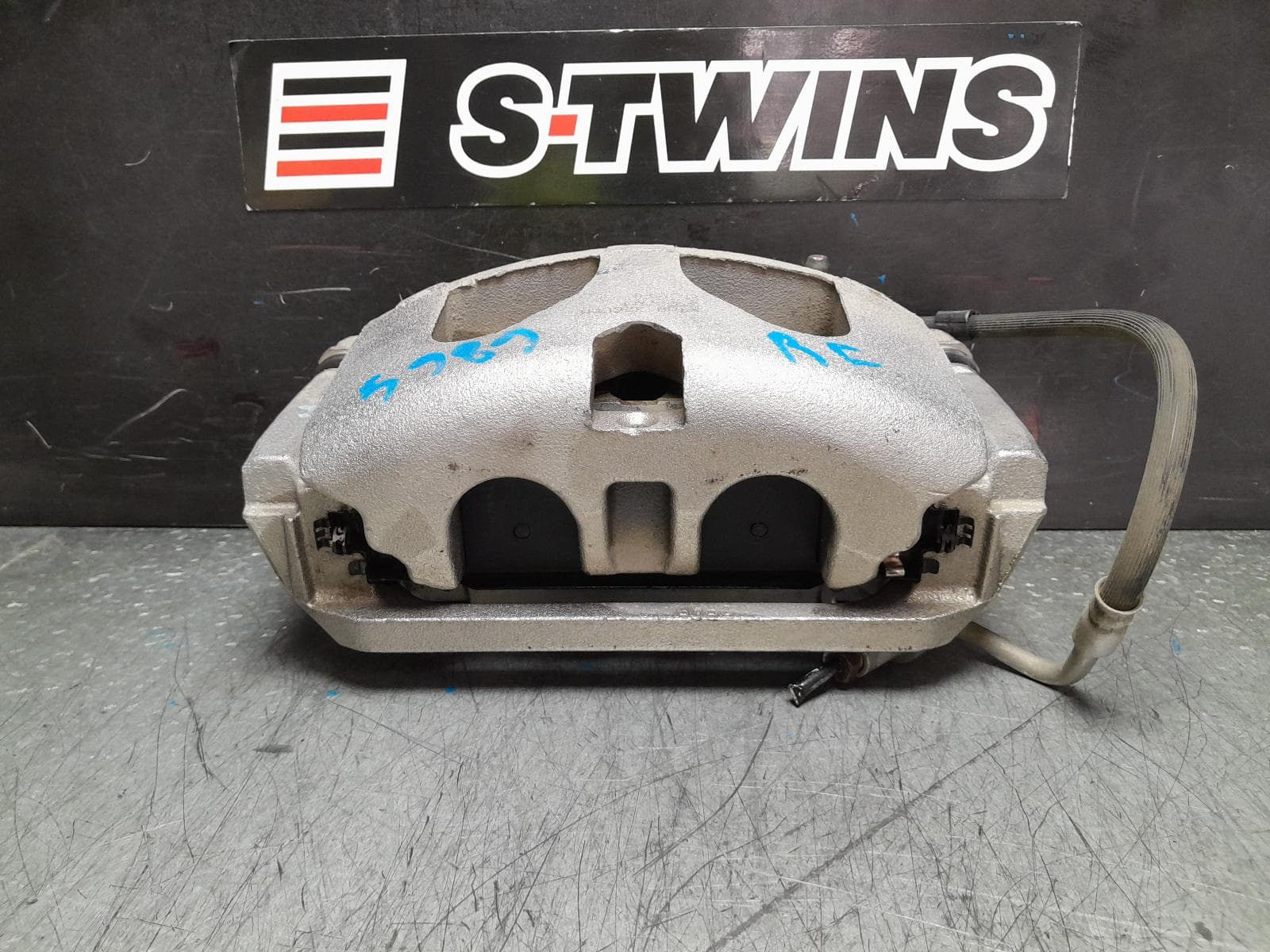 Used auto part listing image: 2021 RAM 1500 CALIPER RH FRONT, DT, 10/20- 0000368596